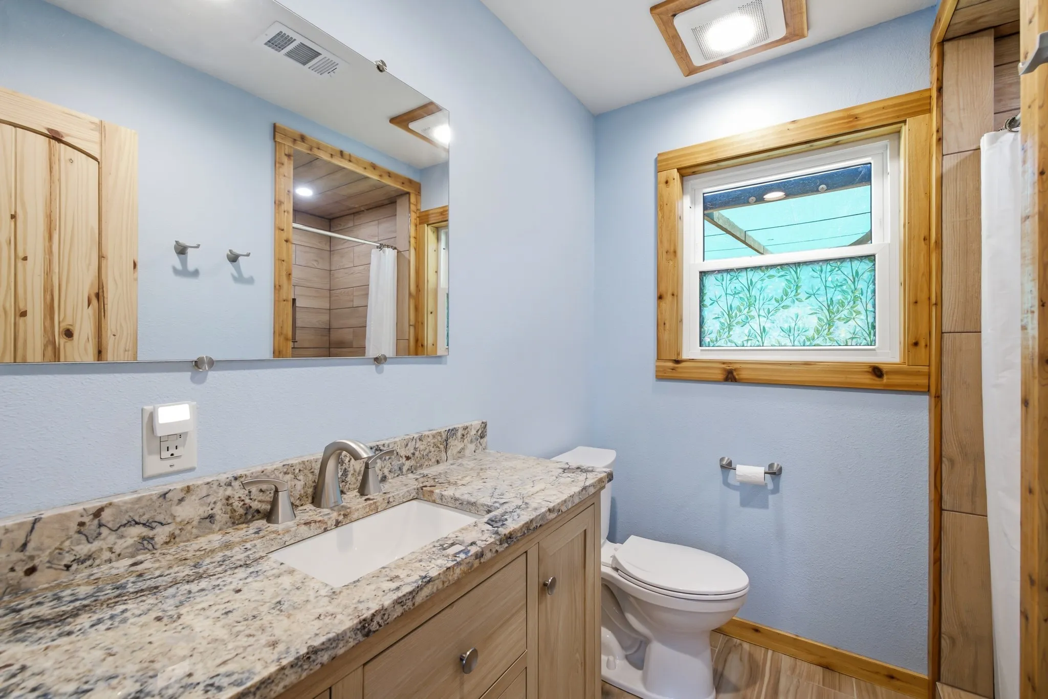 Single Family Residence For Sale in Tarrant County , 612 Oakwood Drive, Euless, Texas 76040, 3 Bedroom, 2 Bathroom, 2 Garage spaces, 1,622 Sqft, built in 1959, mls#21356740, Real Estate Agent in Euless, Homes For Sale in Tarrant county, Homes For Sale in Euless, Realtor in Euless Texas, Real Estate Brokerage Independent Realty Texas, Luminita Cordes Realtor