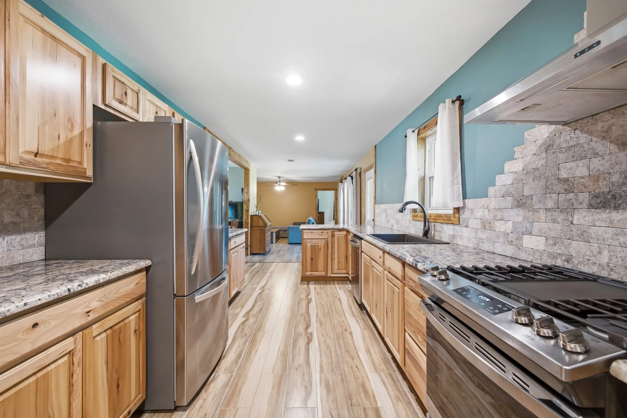 Single Family Residence For Sale in Tarrant County , 612 Oakwood Drive, Euless, Texas 76040, 3 Bedroom, 2 Bathroom, 2 Garage spaces, 1,622 Sqft, built in 1959, mls#21356740, Real Estate Agent in Euless, Homes For Sale in Tarrant county, Homes For Sale in Euless, Realtor in Euless Texas, Real Estate Brokerage Independent Realty Texas, Luminita Cordes Realtor