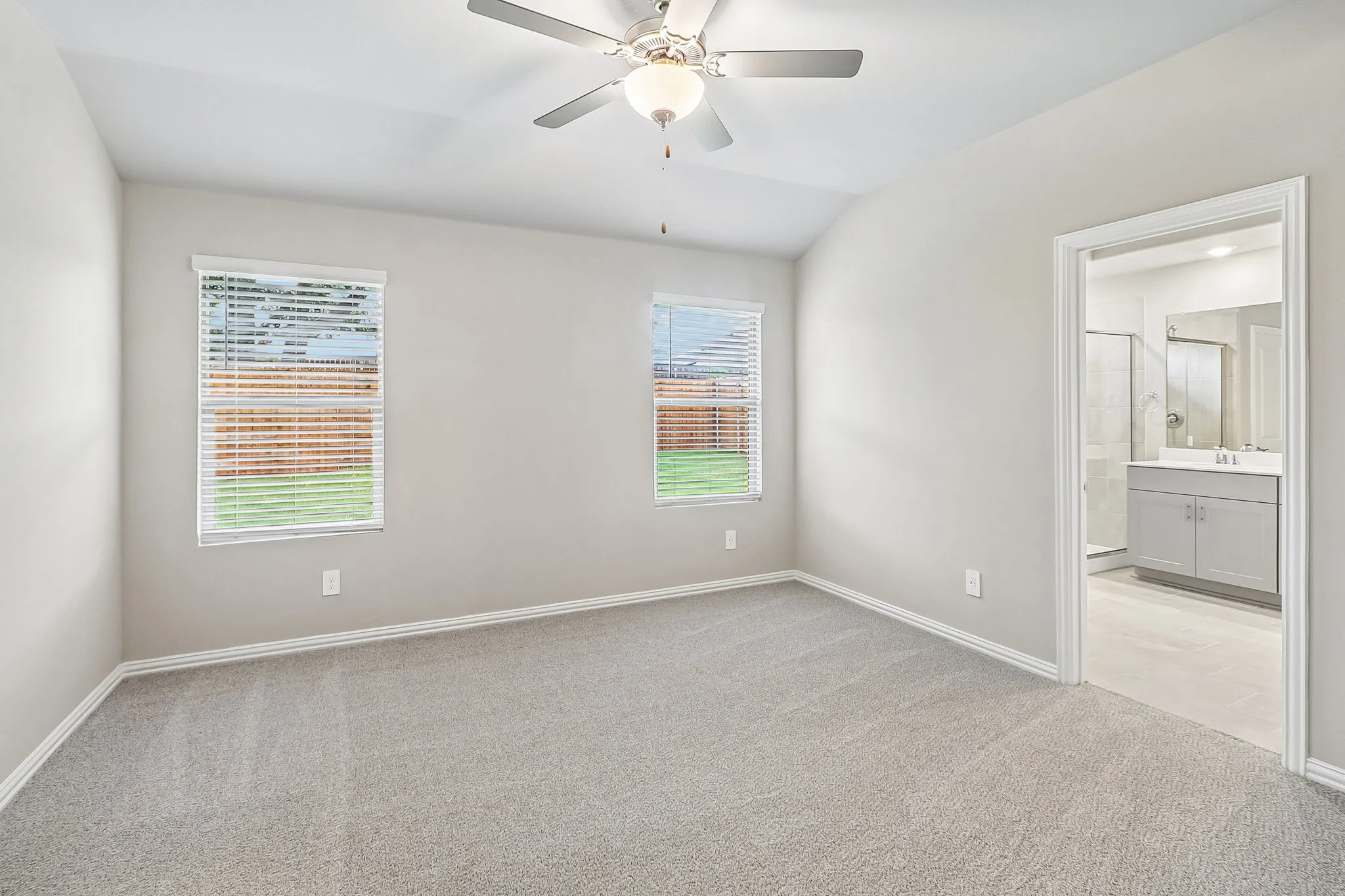  Photo is not of the actual home, but is an inspirational photo of builder’s model home and may depict options, furnishings, and/or decorator features that are not included.
