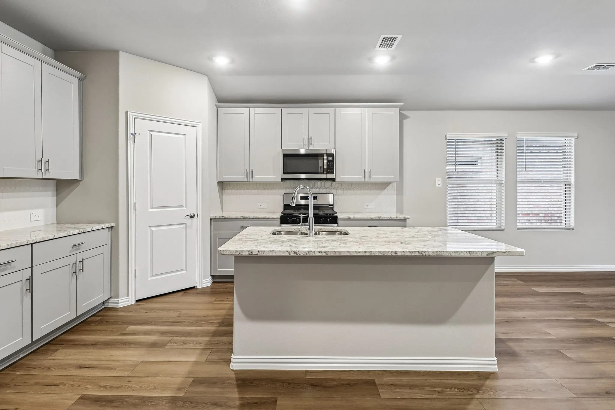  Photo is not of the actual home, but is an inspirational photo of builder’s model home and may depict options, furnishings, and/or decorator features that are not included.
