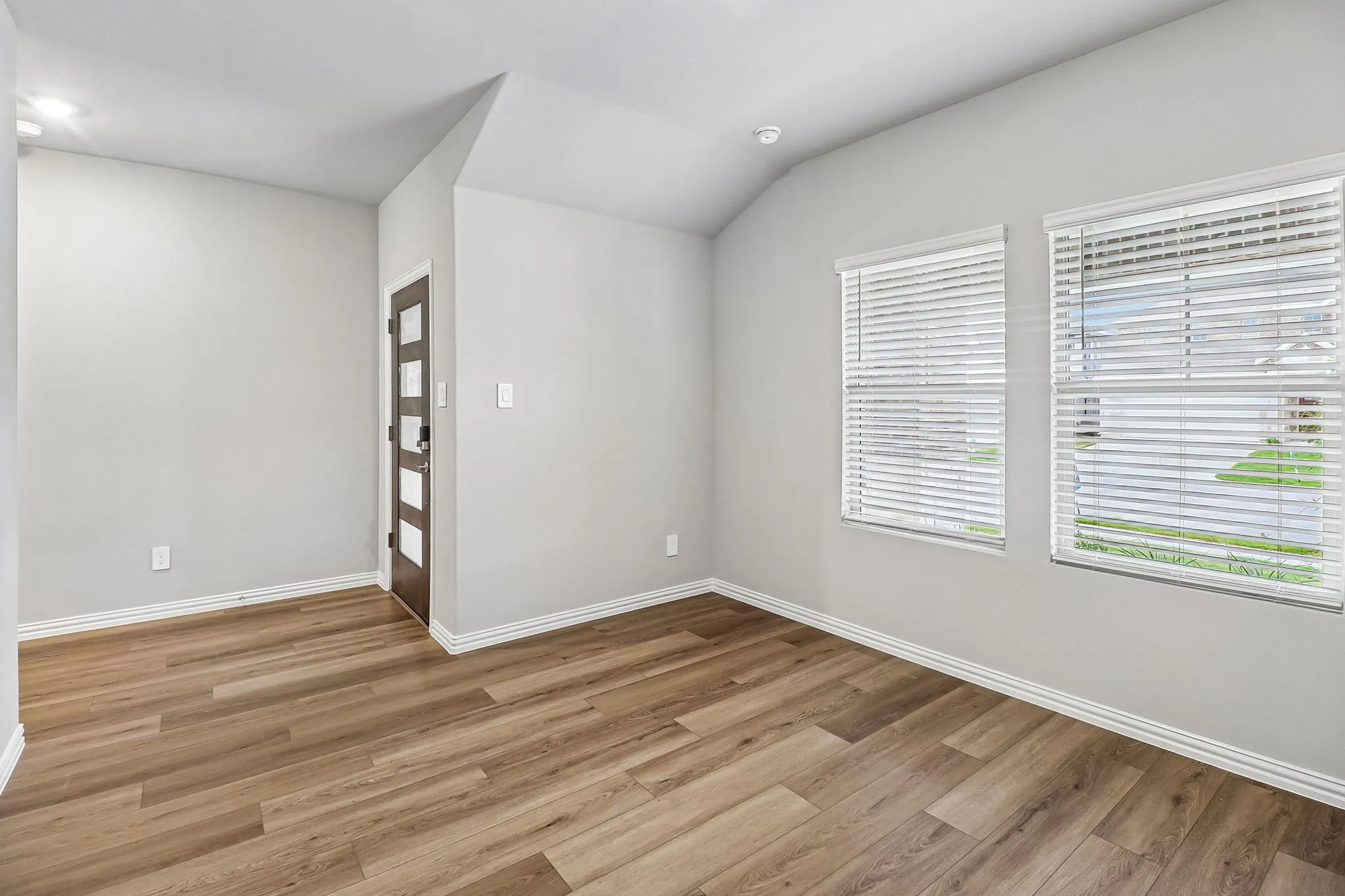  Photo is not of the actual home, but is an inspirational photo of builder’s model home and may depict options, furnishings, and/or decorator features that are not included.
