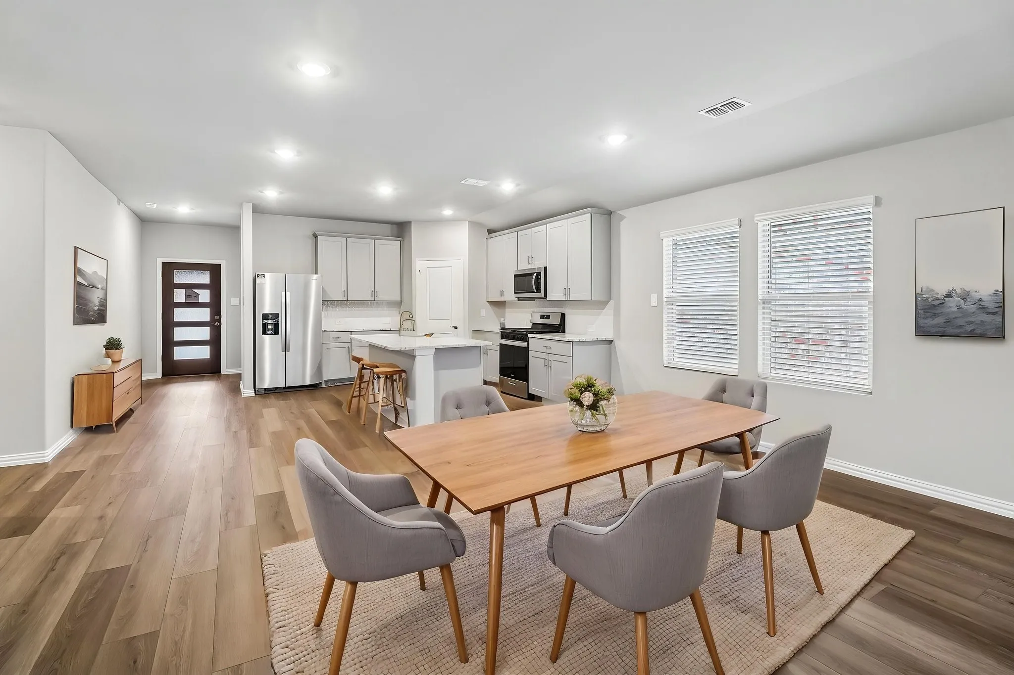  Photo is not of the actual home, but is an inspirational photo of builder’s model home and may depict options, furnishings, and/or decorator features that are not included.
