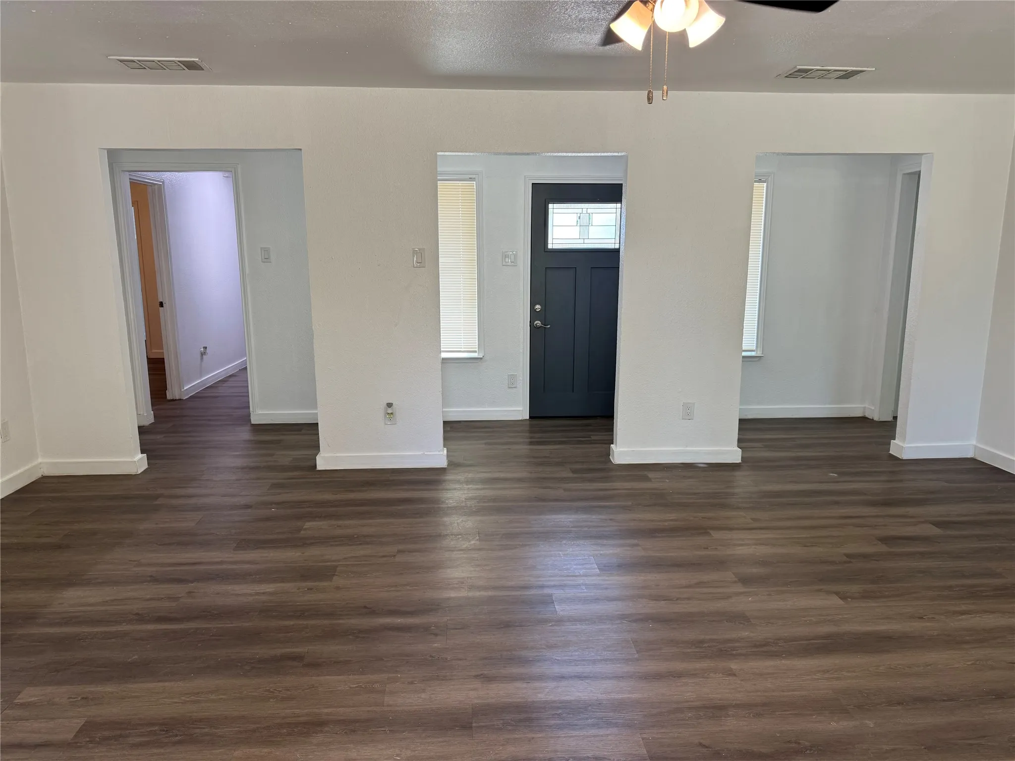 Single Family Residence For Rent in Dallas County , 3549 Rio Grande Circle, Dallas, Texas 75233, 4 Bedroom, 2 Bathroom, Garage spaces, 1,923 Sqft, built in 1968, mls#21359747, Real Estate Agent in Dallas, Homes For Rent in Dallas county, Homes For Rent in Dallas, Realtor in Dallas Texas, Real Estate Brokerage Independent Realty Texas, Luminita Cordes Realtor