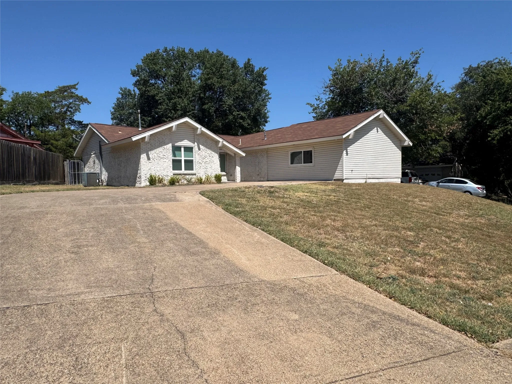 Single Family Residence For Rent in Dallas County , 3549 Rio Grande Circle, Dallas, Texas 75233, 4 Bedroom, 2 Bathroom, Garage spaces, 1,923 Sqft, built in 1968, mls#21359747, Real Estate Agent in Dallas, Homes For Rent in Dallas county, Homes For Rent in Dallas, Realtor in Dallas Texas, Real Estate Brokerage Independent Realty Texas, Luminita Cordes Realtor