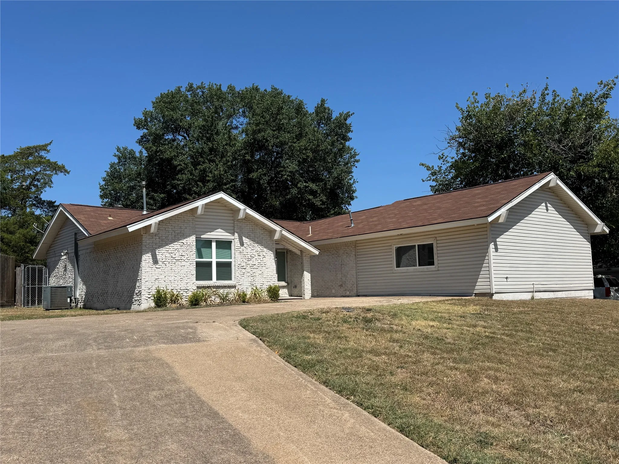 Single Family Residence For Rent in Dallas County , 3549 Rio Grande Circle, Dallas, Texas 75233, 4 Bedroom, 2 Bathroom, Garage spaces, 1,923 Sqft, built in 1968, mls#21359747, Real Estate Agent in Dallas, Homes For Rent in Dallas county, Homes For Rent in Dallas, Realtor in Dallas Texas, Real Estate Brokerage Independent Realty Texas, Luminita Cordes Realtor