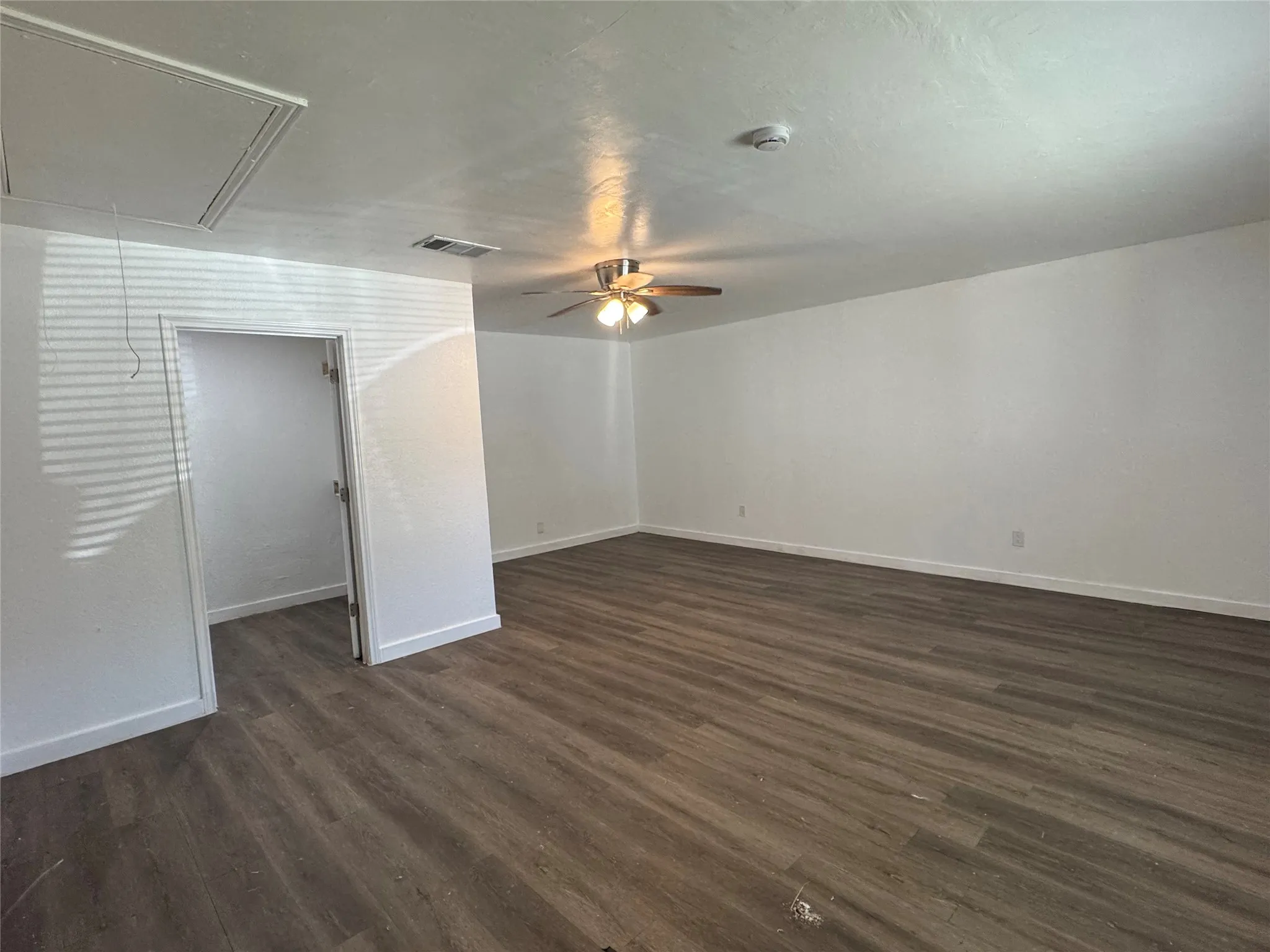 Single Family Residence For Rent in Dallas County , 3549 Rio Grande Circle, Dallas, Texas 75233, 4 Bedroom, 2 Bathroom, Garage spaces, 1,923 Sqft, built in 1968, mls#21359747, Real Estate Agent in Dallas, Homes For Rent in Dallas county, Homes For Rent in Dallas, Realtor in Dallas Texas, Real Estate Brokerage Independent Realty Texas, Luminita Cordes Realtor