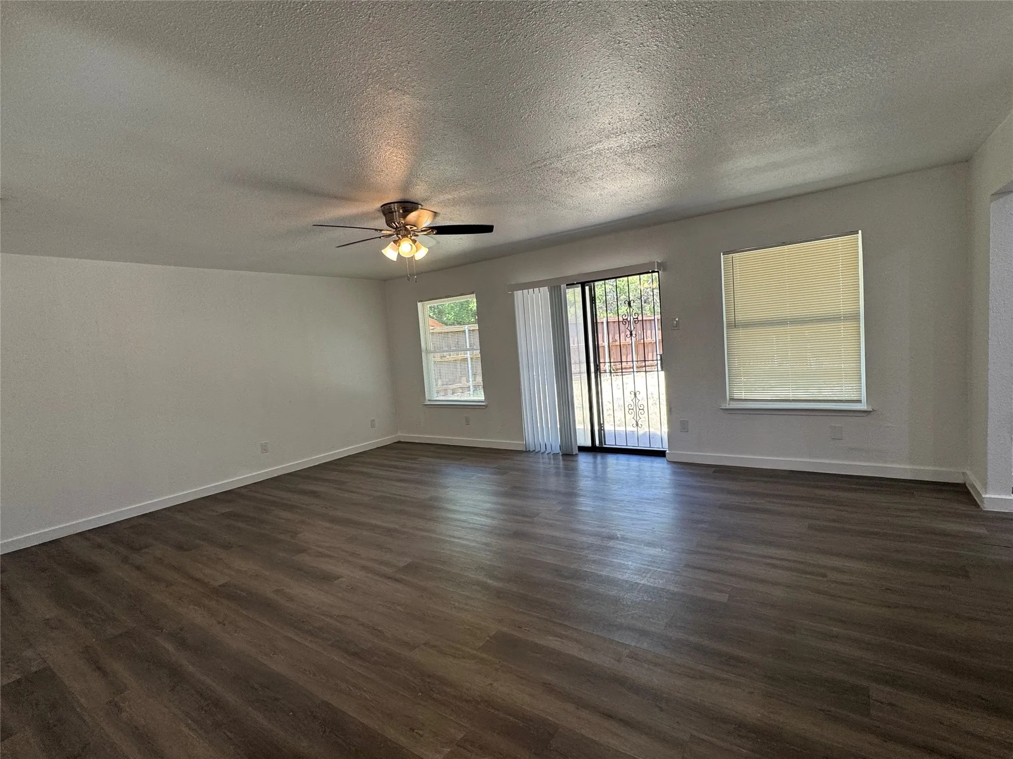 Single Family Residence For Rent in Dallas County , 3549 Rio Grande Circle, Dallas, Texas 75233, 4 Bedroom, 2 Bathroom, Garage spaces, 1,923 Sqft, built in 1968, mls#21359747, Real Estate Agent in Dallas, Homes For Rent in Dallas county, Homes For Rent in Dallas, Realtor in Dallas Texas, Real Estate Brokerage Independent Realty Texas, Luminita Cordes Realtor