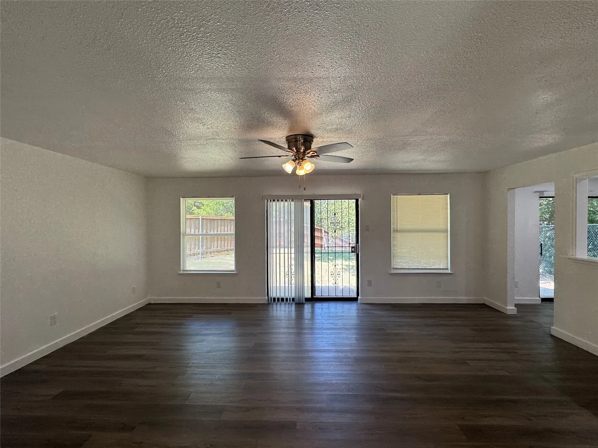 Single Family Residence For Rent in Dallas County , 3549 Rio Grande Circle, Dallas, Texas 75233, 4 Bedroom, 2 Bathroom, Garage spaces, 1,923 Sqft, built in 1968, mls#21359747, Real Estate Agent in Dallas, Homes For Rent in Dallas county, Homes For Rent in Dallas, Realtor in Dallas Texas, Real Estate Brokerage Independent Realty Texas, Luminita Cordes Realtor