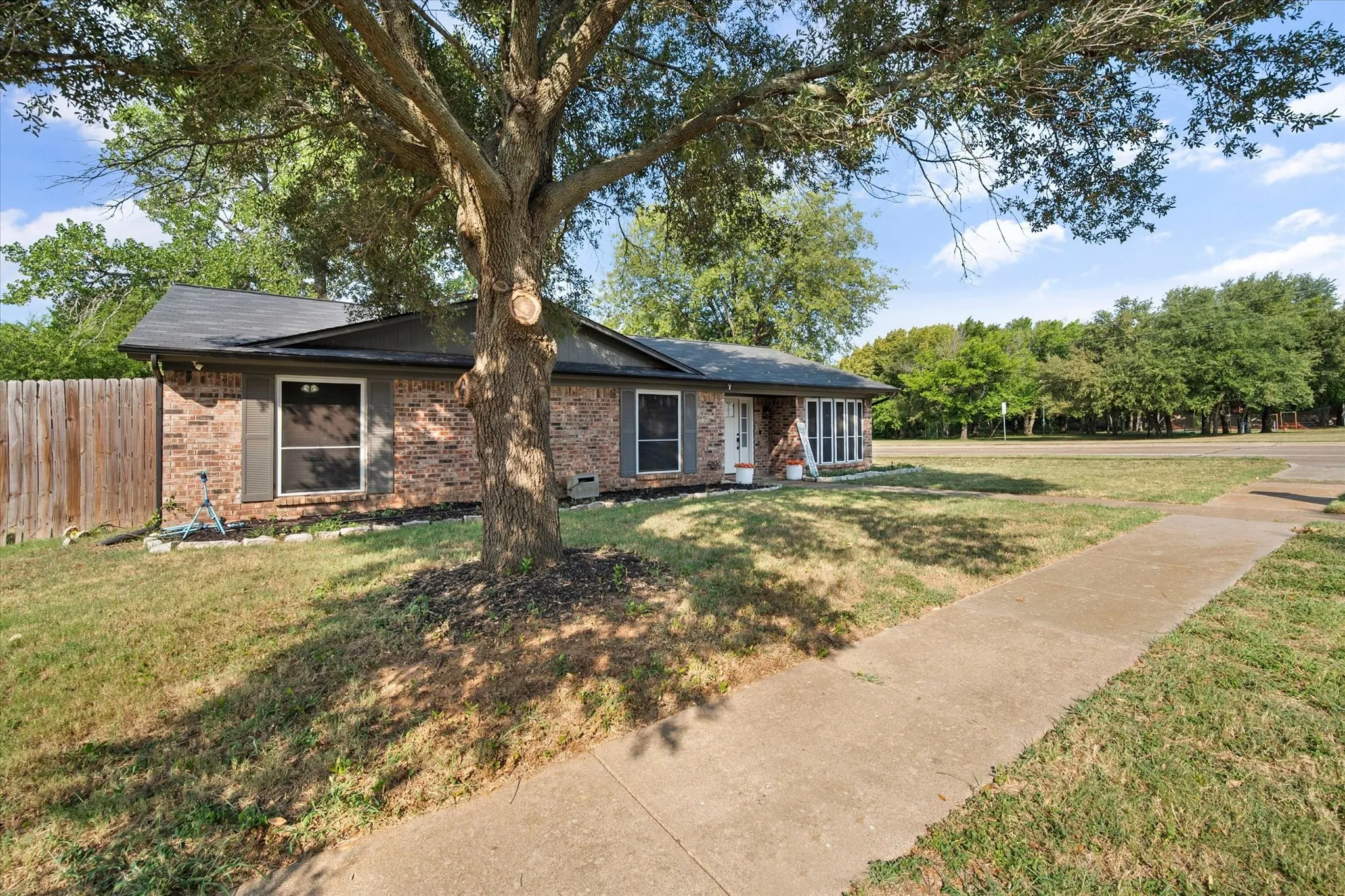 Single Family Residence For Sale in Johnson County , 767 NW Ann Lois Lane, Burleson, Texas 76028, 3 Bedroom, 2 Bathroom, 2 Garage spaces, 2,018 Sqft, built in 1974, mls#21356922, Real Estate Agent in Burleson, Homes For Sale in Johnson county, Homes For Sale in Burleson, Realtor in Burleson Texas, Real Estate Brokerage Independent Realty Texas, Luminita Cordes Realtor