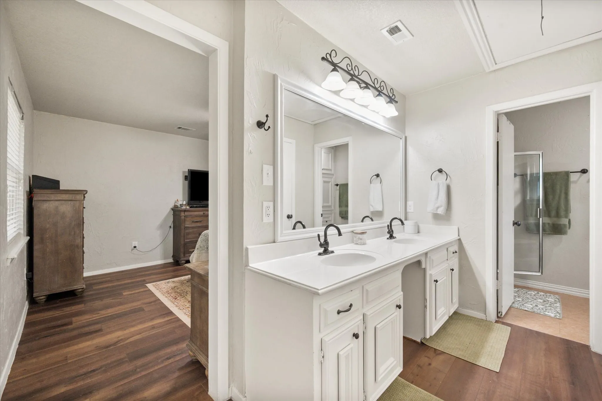 Single Family Residence For Sale in Johnson County , 767 NW Ann Lois Lane, Burleson, Texas 76028, 3 Bedroom, 2 Bathroom, 2 Garage spaces, 2,018 Sqft, built in 1974, mls#21356922, Real Estate Agent in Burleson, Homes For Sale in Johnson county, Homes For Sale in Burleson, Realtor in Burleson Texas, Real Estate Brokerage Independent Realty Texas, Luminita Cordes Realtor
