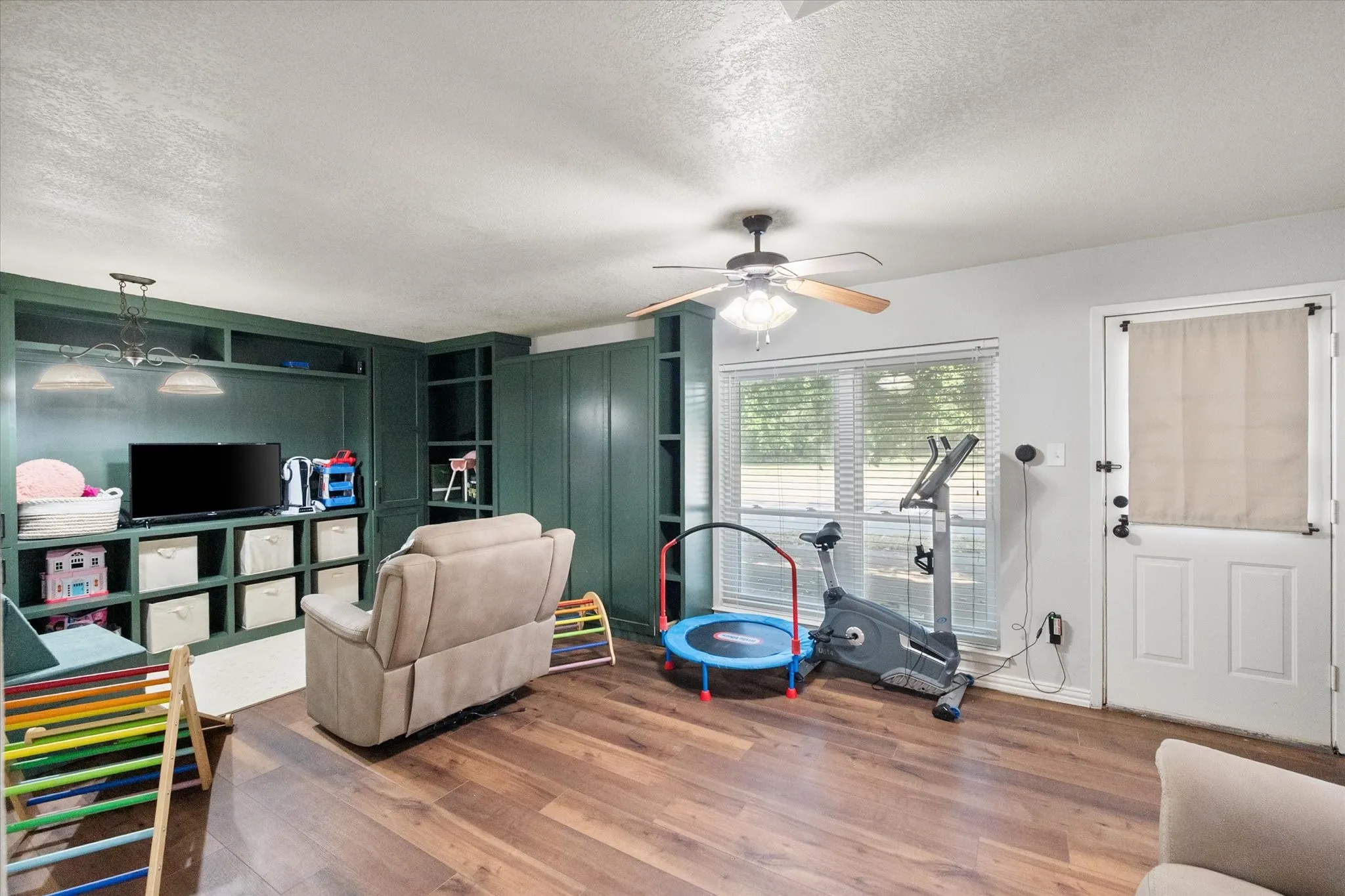 Single Family Residence For Sale in Johnson County , 767 NW Ann Lois Lane, Burleson, Texas 76028, 3 Bedroom, 2 Bathroom, 2 Garage spaces, 2,018 Sqft, built in 1974, mls#21356922, Real Estate Agent in Burleson, Homes For Sale in Johnson county, Homes For Sale in Burleson, Realtor in Burleson Texas, Real Estate Brokerage Independent Realty Texas, Luminita Cordes Realtor