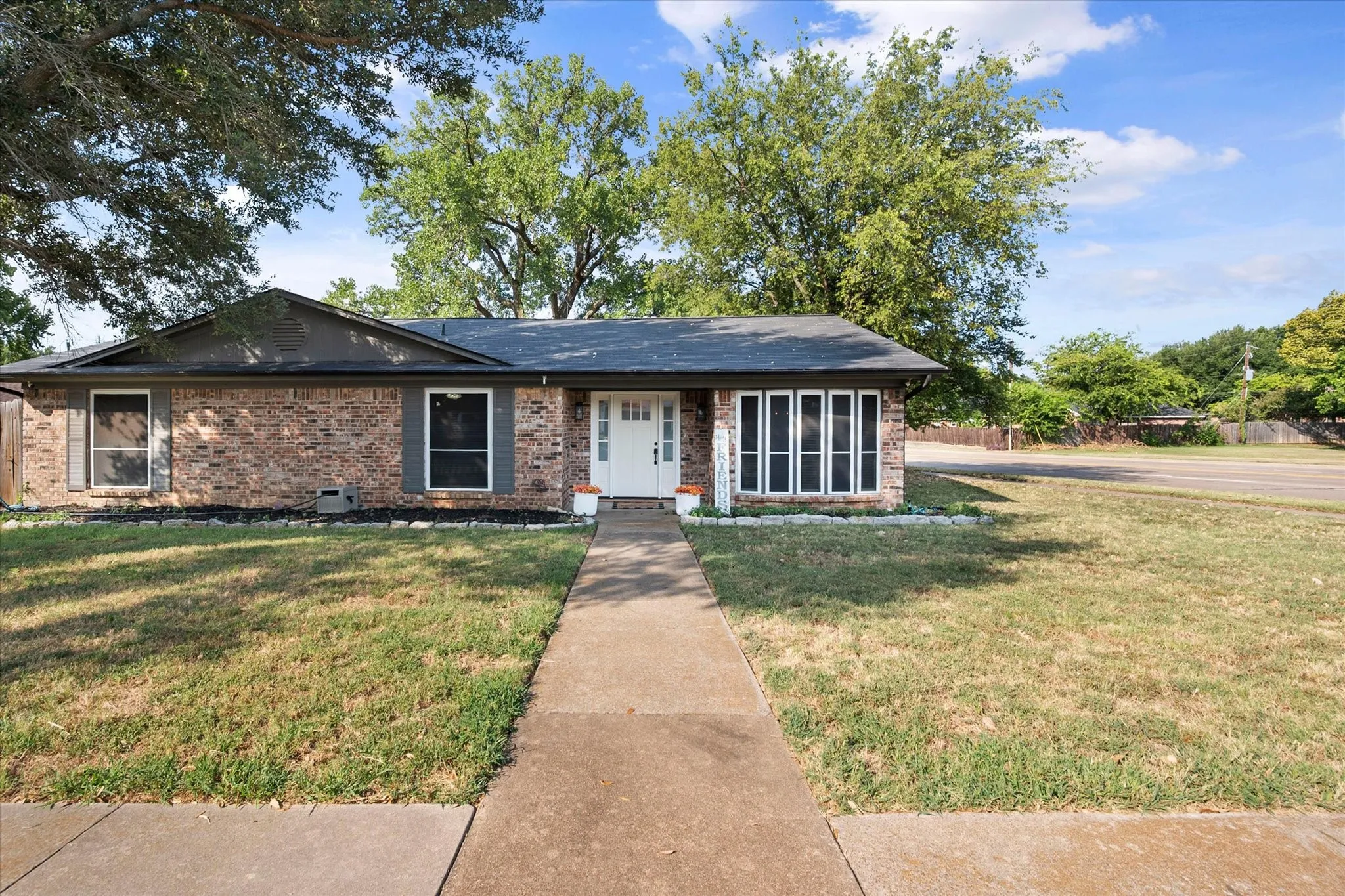 Single Family Residence For Sale in Johnson County , 767 NW Ann Lois Lane, Burleson, Texas 76028, 3 Bedroom, 2 Bathroom, 2 Garage spaces, 2,018 Sqft, built in 1974, mls#21356922, Real Estate Agent in Burleson, Homes For Sale in Johnson county, Homes For Sale in Burleson, Realtor in Burleson Texas, Real Estate Brokerage Independent Realty Texas, Luminita Cordes Realtor