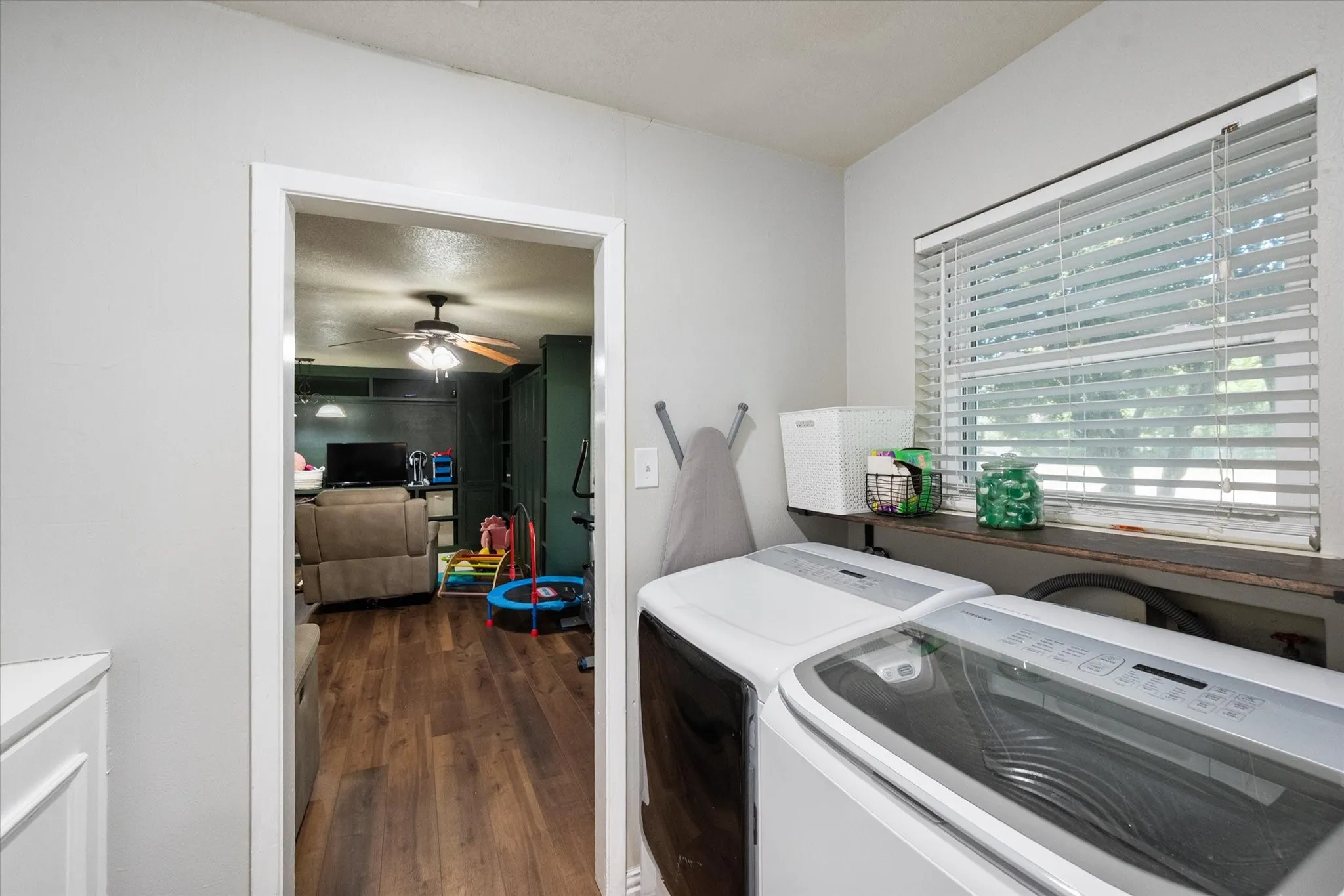Single Family Residence For Sale in Johnson County , 767 NW Ann Lois Lane, Burleson, Texas 76028, 3 Bedroom, 2 Bathroom, 2 Garage spaces, 2,018 Sqft, built in 1974, mls#21356922, Real Estate Agent in Burleson, Homes For Sale in Johnson county, Homes For Sale in Burleson, Realtor in Burleson Texas, Real Estate Brokerage Independent Realty Texas, Luminita Cordes Realtor