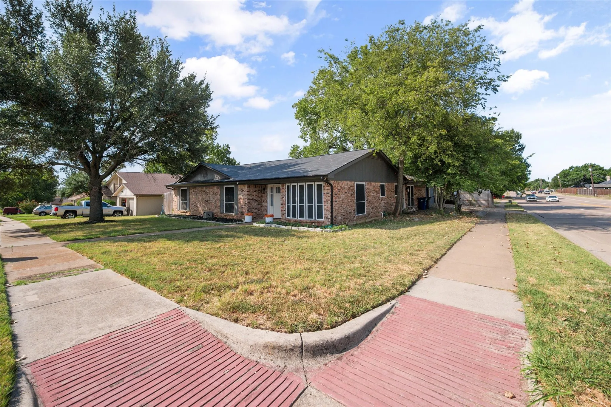 Single Family Residence For Sale in Johnson County , 767 NW Ann Lois Lane, Burleson, Texas 76028, 3 Bedroom, 2 Bathroom, 2 Garage spaces, 2,018 Sqft, built in 1974, mls#21356922, Real Estate Agent in Burleson, Homes For Sale in Johnson county, Homes For Sale in Burleson, Realtor in Burleson Texas, Real Estate Brokerage Independent Realty Texas, Luminita Cordes Realtor