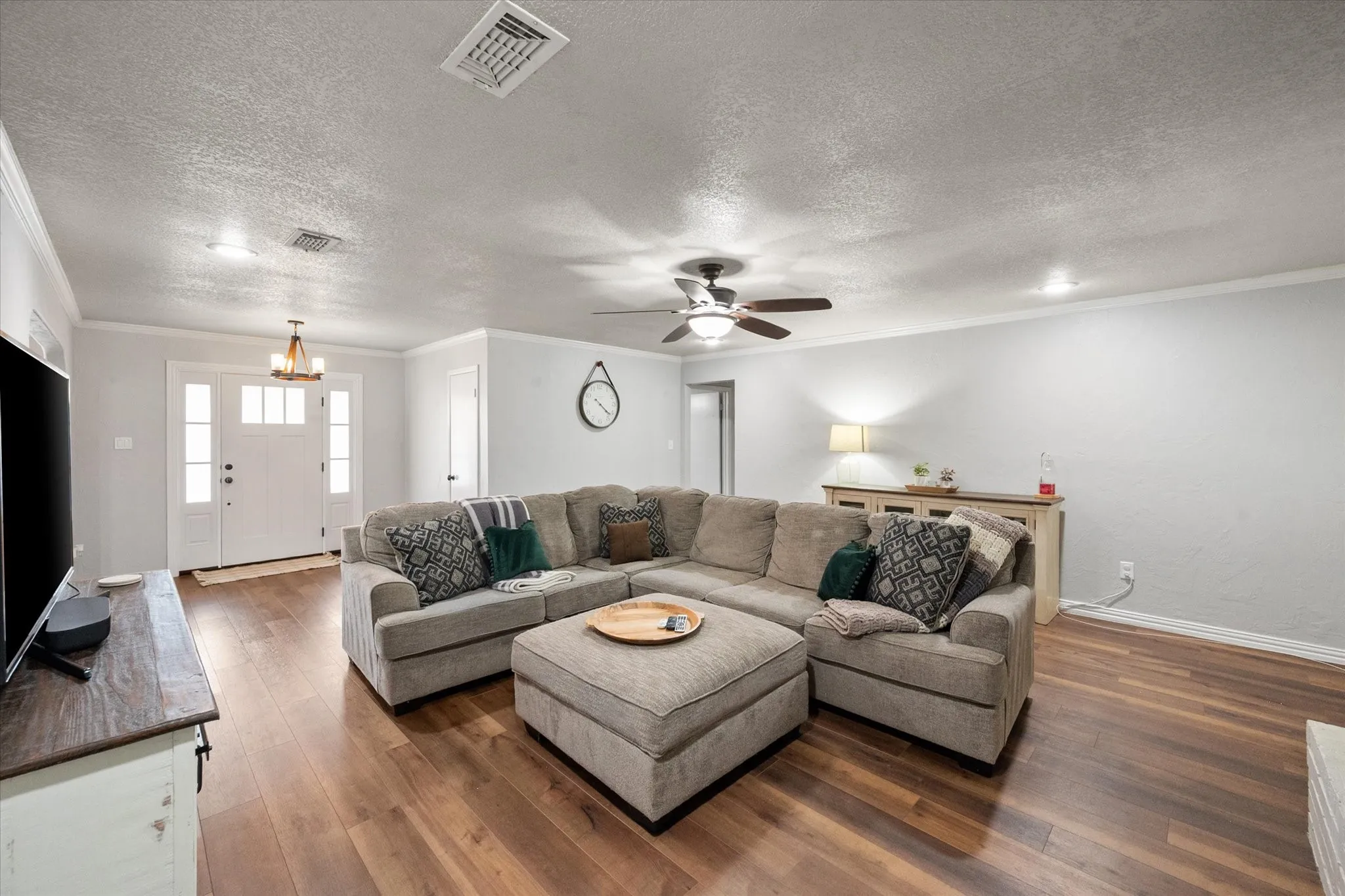 Single Family Residence For Sale in Johnson County , 767 NW Ann Lois Lane, Burleson, Texas 76028, 3 Bedroom, 2 Bathroom, 2 Garage spaces, 2,018 Sqft, built in 1974, mls#21356922, Real Estate Agent in Burleson, Homes For Sale in Johnson county, Homes For Sale in Burleson, Realtor in Burleson Texas, Real Estate Brokerage Independent Realty Texas, Luminita Cordes Realtor