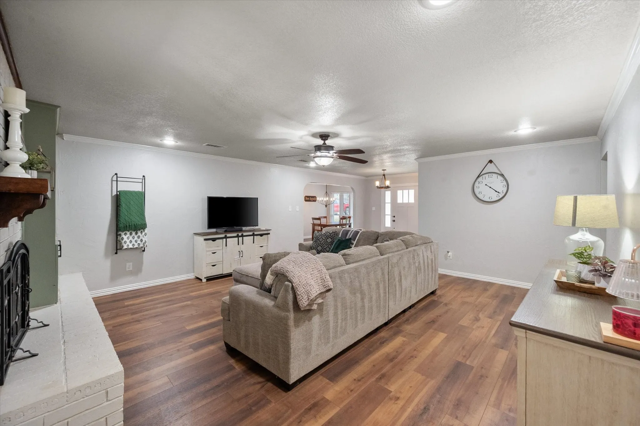 Single Family Residence For Sale in Johnson County , 767 NW Ann Lois Lane, Burleson, Texas 76028, 3 Bedroom, 2 Bathroom, 2 Garage spaces, 2,018 Sqft, built in 1974, mls#21356922, Real Estate Agent in Burleson, Homes For Sale in Johnson county, Homes For Sale in Burleson, Realtor in Burleson Texas, Real Estate Brokerage Independent Realty Texas, Luminita Cordes Realtor