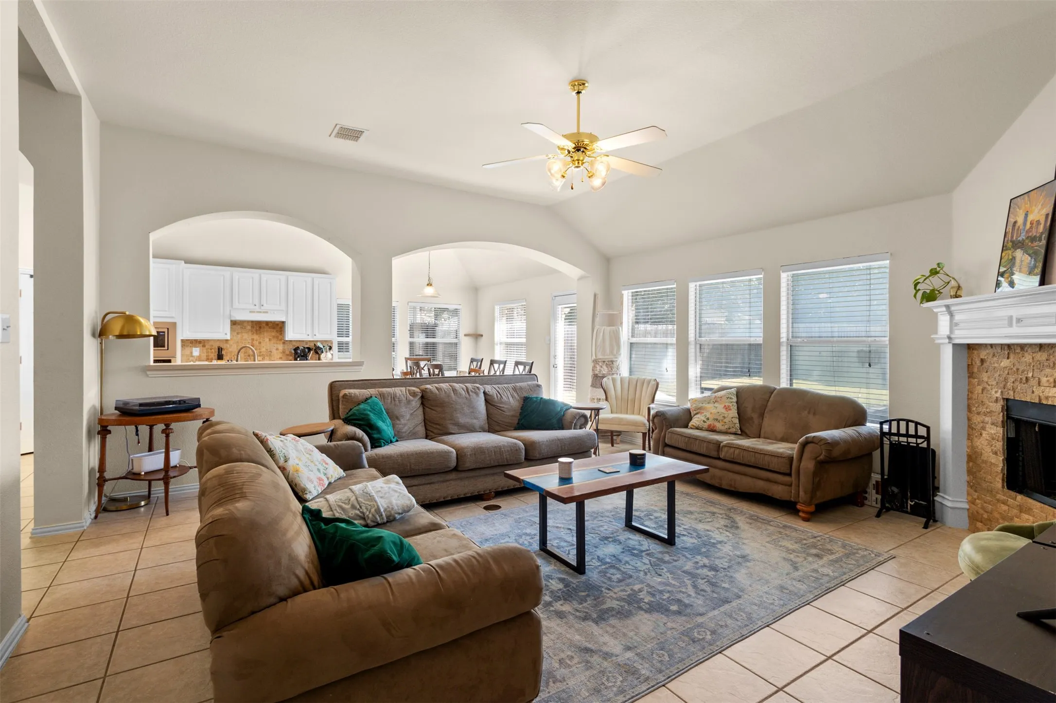 Single Family Residence For Sale in Tarrant County , 7521 Summer Meadows Drive, Fort Worth, Texas 76123, 4 Bedroom, 2 Bathroom, 2 Garage spaces, 2,272 Sqft, built in 2002, mls#21359003, Real Estate Agent in Fort Worth, Homes For Sale in Tarrant county, Homes For Sale in Fort Worth, Realtor in Fort Worth Texas, Real Estate Brokerage Independent Realty Texas, Luminita Cordes Realtor