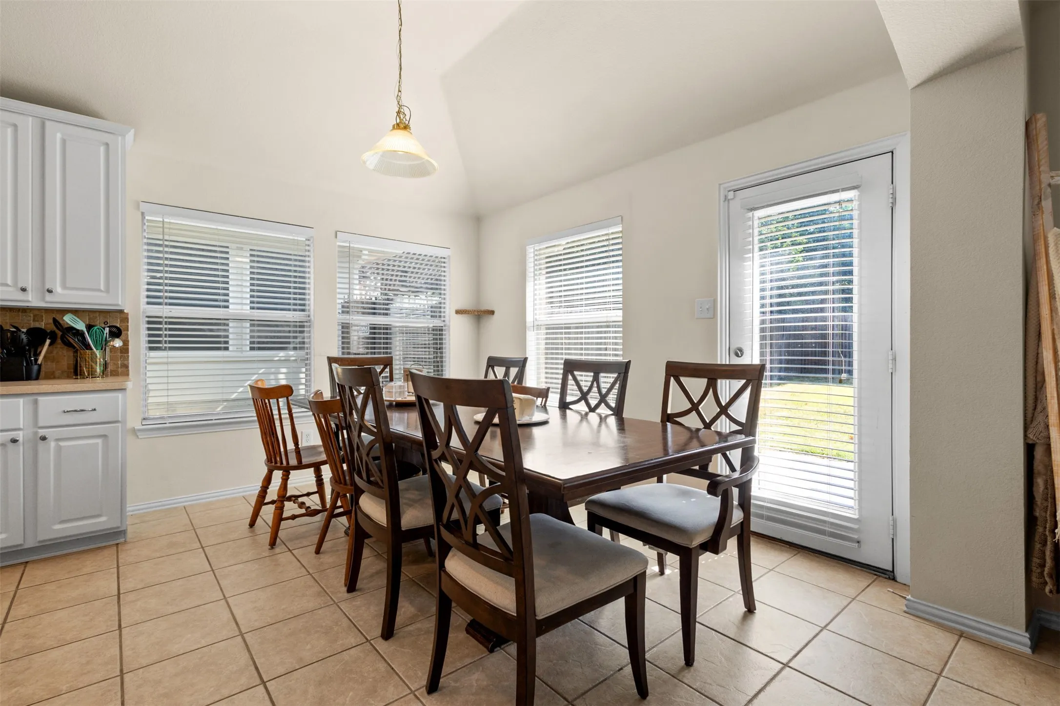 Single Family Residence For Sale in Tarrant County , 7521 Summer Meadows Drive, Fort Worth, Texas 76123, 4 Bedroom, 2 Bathroom, 2 Garage spaces, 2,272 Sqft, built in 2002, mls#21359003, Real Estate Agent in Fort Worth, Homes For Sale in Tarrant county, Homes For Sale in Fort Worth, Realtor in Fort Worth Texas, Real Estate Brokerage Independent Realty Texas, Luminita Cordes Realtor