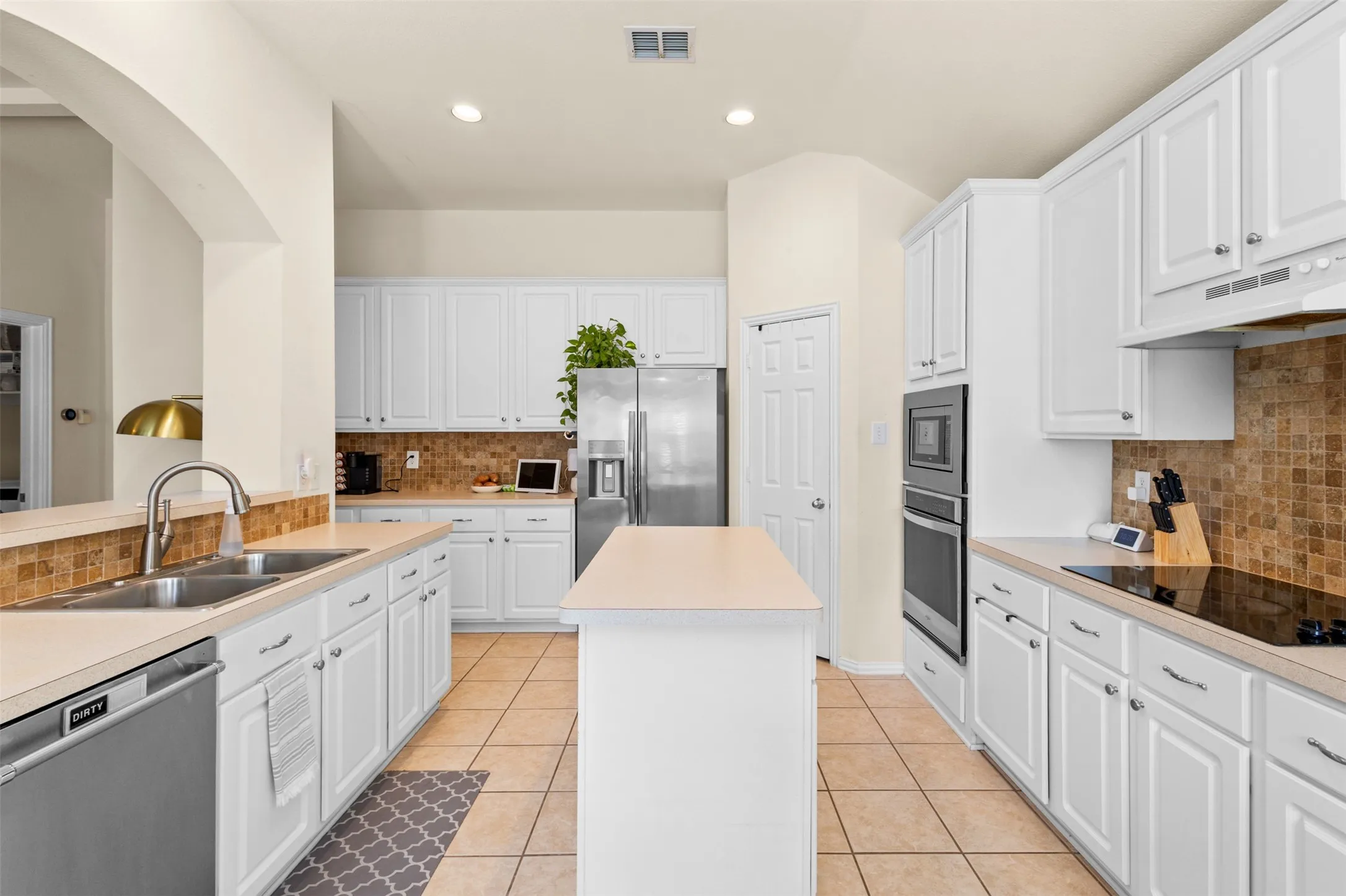 Single Family Residence For Sale in Tarrant County , 7521 Summer Meadows Drive, Fort Worth, Texas 76123, 4 Bedroom, 2 Bathroom, 2 Garage spaces, 2,272 Sqft, built in 2002, mls#21359003, Real Estate Agent in Fort Worth, Homes For Sale in Tarrant county, Homes For Sale in Fort Worth, Realtor in Fort Worth Texas, Real Estate Brokerage Independent Realty Texas, Luminita Cordes Realtor