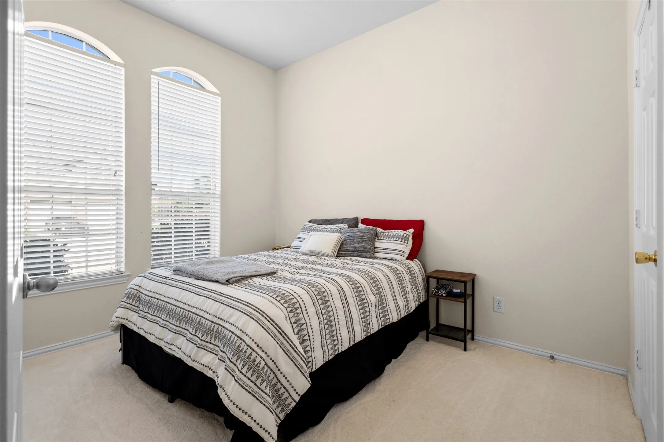 Single Family Residence For Sale in Tarrant County , 7521 Summer Meadows Drive, Fort Worth, Texas 76123, 4 Bedroom, 2 Bathroom, 2 Garage spaces, 2,272 Sqft, built in 2002, mls#21359003, Real Estate Agent in Fort Worth, Homes For Sale in Tarrant county, Homes For Sale in Fort Worth, Realtor in Fort Worth Texas, Real Estate Brokerage Independent Realty Texas, Luminita Cordes Realtor