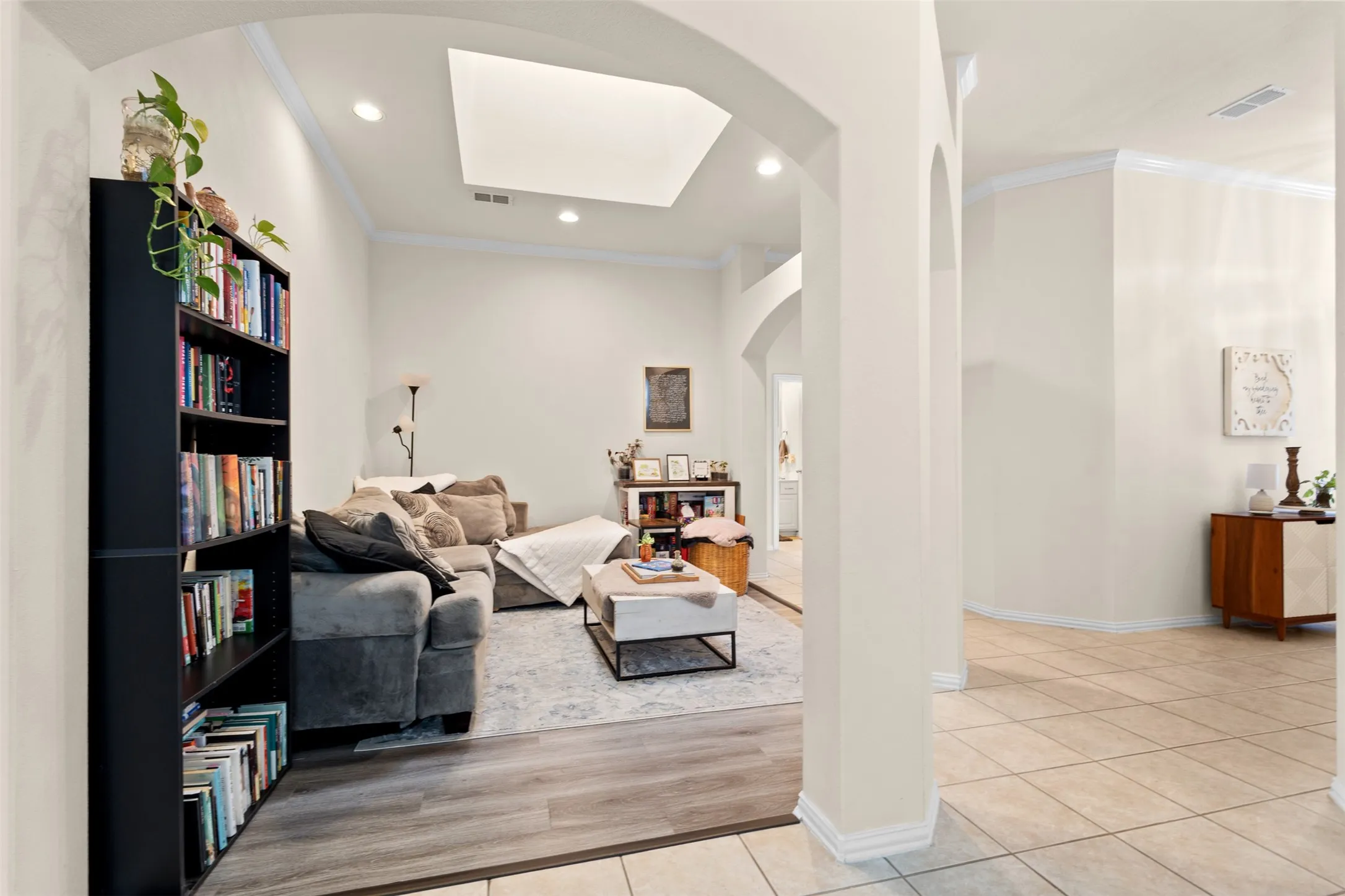 Single Family Residence For Sale in Tarrant County , 7521 Summer Meadows Drive, Fort Worth, Texas 76123, 4 Bedroom, 2 Bathroom, 2 Garage spaces, 2,272 Sqft, built in 2002, mls#21359003, Real Estate Agent in Fort Worth, Homes For Sale in Tarrant county, Homes For Sale in Fort Worth, Realtor in Fort Worth Texas, Real Estate Brokerage Independent Realty Texas, Luminita Cordes Realtor