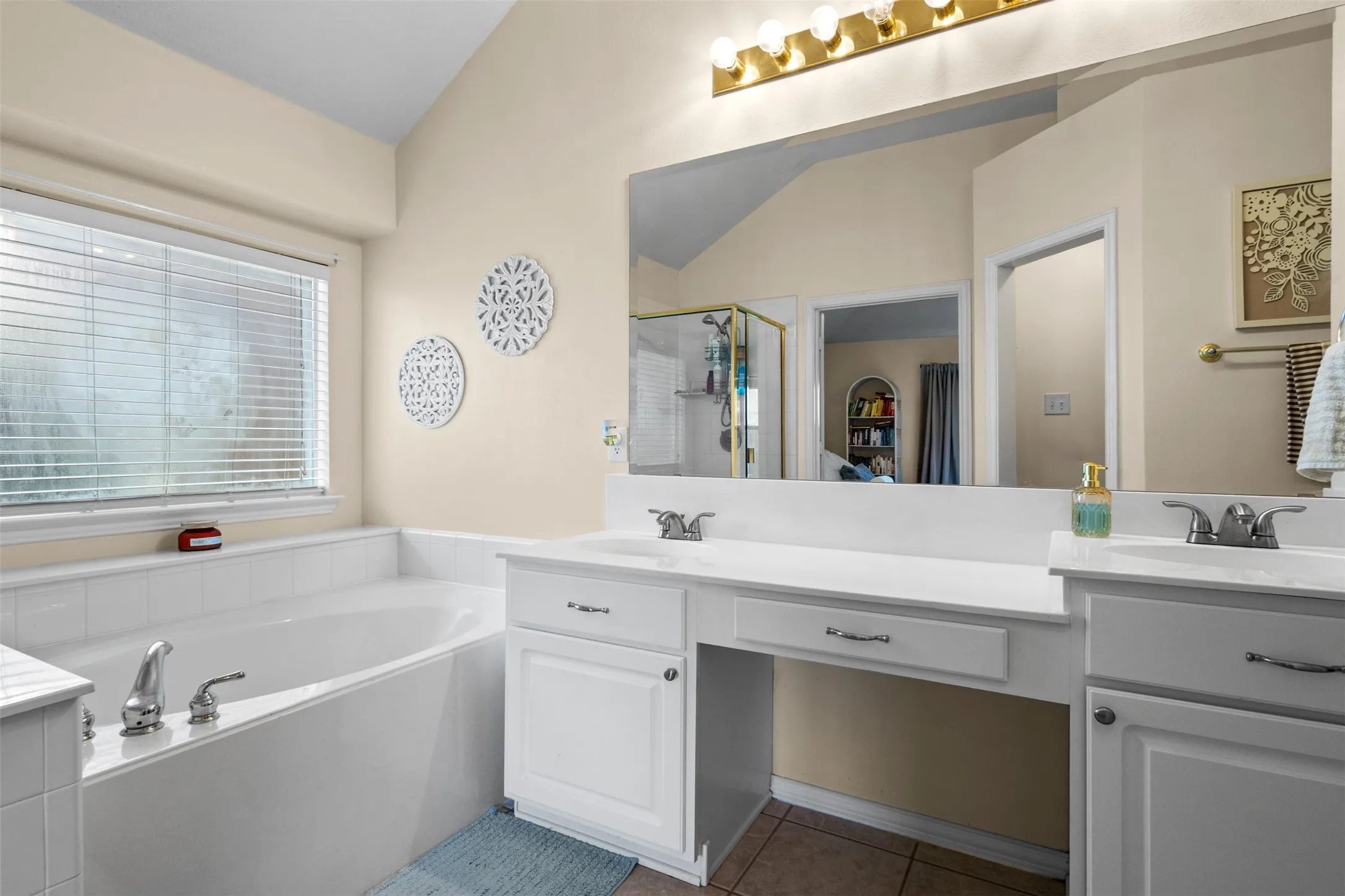 Single Family Residence For Sale in Tarrant County , 7521 Summer Meadows Drive, Fort Worth, Texas 76123, 4 Bedroom, 2 Bathroom, 2 Garage spaces, 2,272 Sqft, built in 2002, mls#21359003, Real Estate Agent in Fort Worth, Homes For Sale in Tarrant county, Homes For Sale in Fort Worth, Realtor in Fort Worth Texas, Real Estate Brokerage Independent Realty Texas, Luminita Cordes Realtor