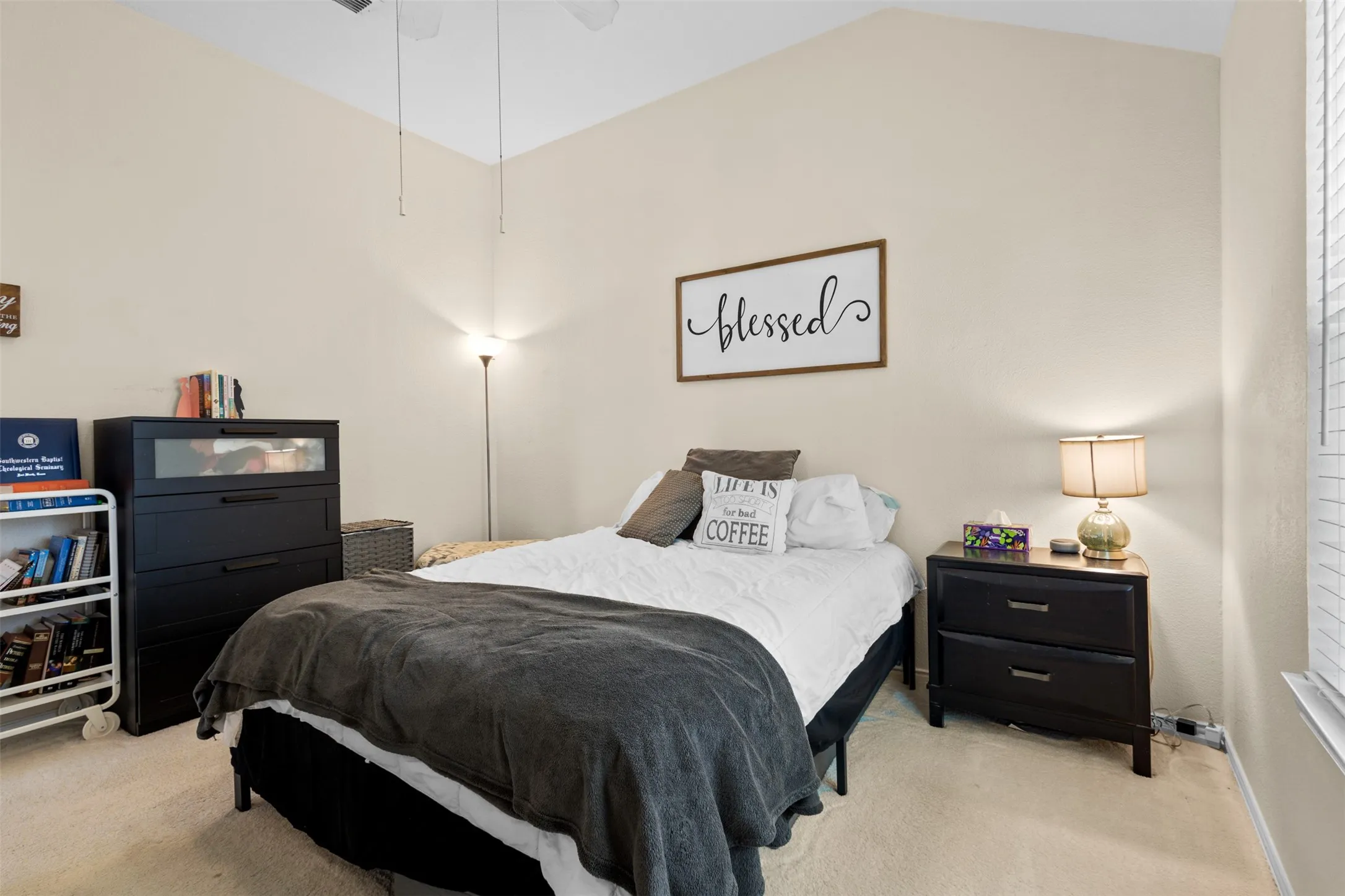 Single Family Residence For Sale in Tarrant County , 7521 Summer Meadows Drive, Fort Worth, Texas 76123, 4 Bedroom, 2 Bathroom, 2 Garage spaces, 2,272 Sqft, built in 2002, mls#21359003, Real Estate Agent in Fort Worth, Homes For Sale in Tarrant county, Homes For Sale in Fort Worth, Realtor in Fort Worth Texas, Real Estate Brokerage Independent Realty Texas, Luminita Cordes Realtor