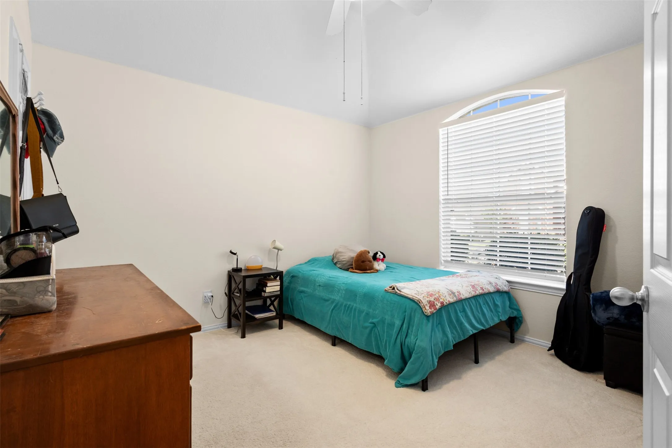 Single Family Residence For Sale in Tarrant County , 7521 Summer Meadows Drive, Fort Worth, Texas 76123, 4 Bedroom, 2 Bathroom, 2 Garage spaces, 2,272 Sqft, built in 2002, mls#21359003, Real Estate Agent in Fort Worth, Homes For Sale in Tarrant county, Homes For Sale in Fort Worth, Realtor in Fort Worth Texas, Real Estate Brokerage Independent Realty Texas, Luminita Cordes Realtor