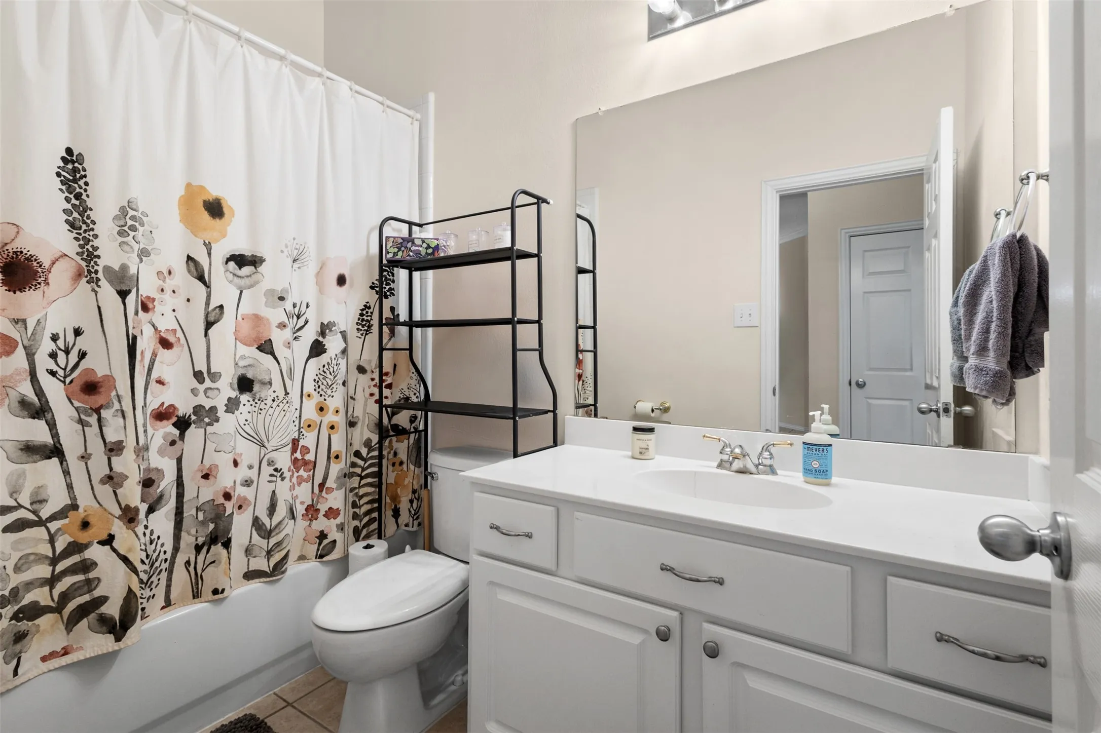 Single Family Residence For Sale in Tarrant County , 7521 Summer Meadows Drive, Fort Worth, Texas 76123, 4 Bedroom, 2 Bathroom, 2 Garage spaces, 2,272 Sqft, built in 2002, mls#21359003, Real Estate Agent in Fort Worth, Homes For Sale in Tarrant county, Homes For Sale in Fort Worth, Realtor in Fort Worth Texas, Real Estate Brokerage Independent Realty Texas, Luminita Cordes Realtor