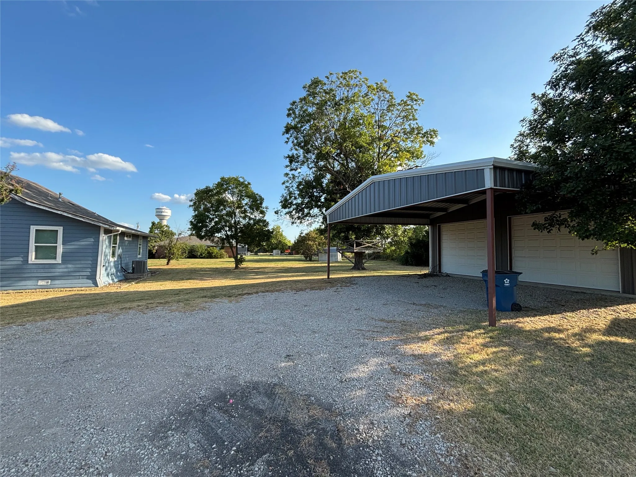 Single Family Residence For Rent in Collin County , 602 East Street, Josephine, Texas 75189, 3 Bedroom, 2 Bathroom, 2 Garage spaces, 1,841 Sqft, built in 1967, mls#21357221, Real Estate Agent in Josephine, Homes For Rent in Collin county, Homes For Rent in Josephine, Realtor in Josephine Texas, Real Estate Brokerage Independent Realty Texas, Luminita Cordes Realtor