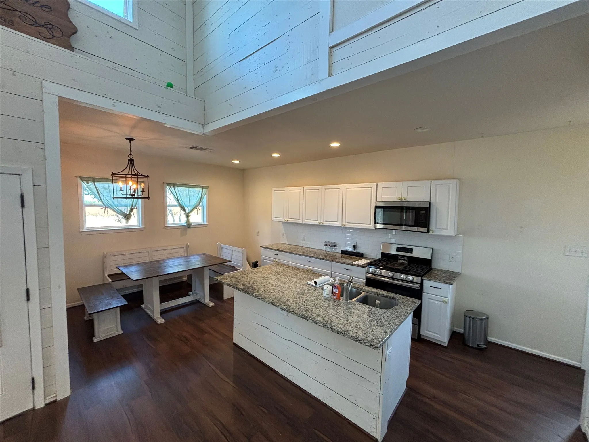 Single Family Residence For Rent in Collin County , 602 East Street, Josephine, Texas 75189, 3 Bedroom, 2 Bathroom, 2 Garage spaces, 1,841 Sqft, built in 1967, mls#21357221, Real Estate Agent in Josephine, Homes For Rent in Collin county, Homes For Rent in Josephine, Realtor in Josephine Texas, Real Estate Brokerage Independent Realty Texas, Luminita Cordes Realtor