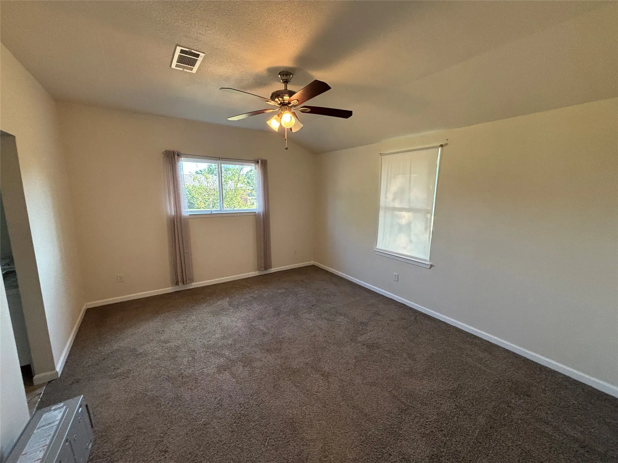 Single Family Residence For Rent in Collin County , 602 East Street, Josephine, Texas 75189, 3 Bedroom, 2 Bathroom, 2 Garage spaces, 1,841 Sqft, built in 1967, mls#21357221, Real Estate Agent in Josephine, Homes For Rent in Collin county, Homes For Rent in Josephine, Realtor in Josephine Texas, Real Estate Brokerage Independent Realty Texas, Luminita Cordes Realtor
