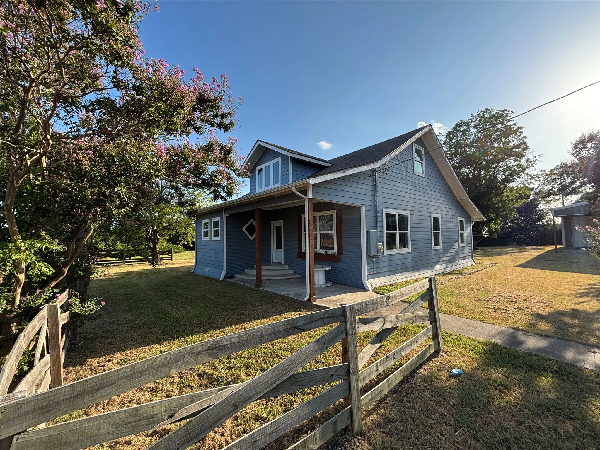 Single Family Residence For Rent in Collin County , 602 East Street, Josephine, Texas 75189, 3 Bedroom, 2 Bathroom, 2 Garage spaces, 1,841 Sqft, built in 1967, mls#21357221, Real Estate Agent in Josephine, Homes For Rent in Collin county, Homes For Rent in Josephine, Realtor in Josephine Texas, Real Estate Brokerage Independent Realty Texas, Luminita Cordes Realtor