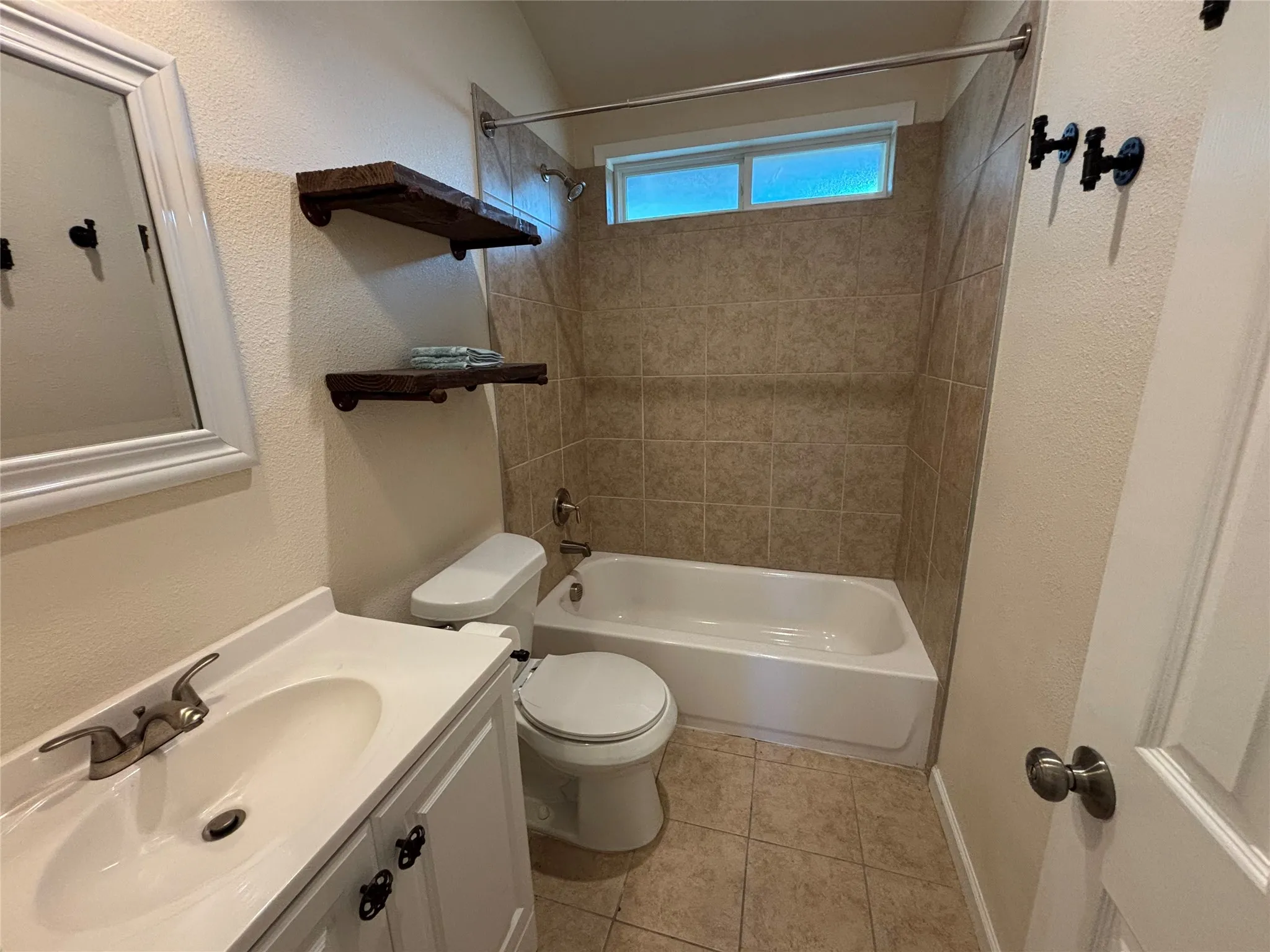 Single Family Residence For Rent in Collin County , 602 East Street, Josephine, Texas 75189, 3 Bedroom, 2 Bathroom, 2 Garage spaces, 1,841 Sqft, built in 1967, mls#21357221, Real Estate Agent in Josephine, Homes For Rent in Collin county, Homes For Rent in Josephine, Realtor in Josephine Texas, Real Estate Brokerage Independent Realty Texas, Luminita Cordes Realtor