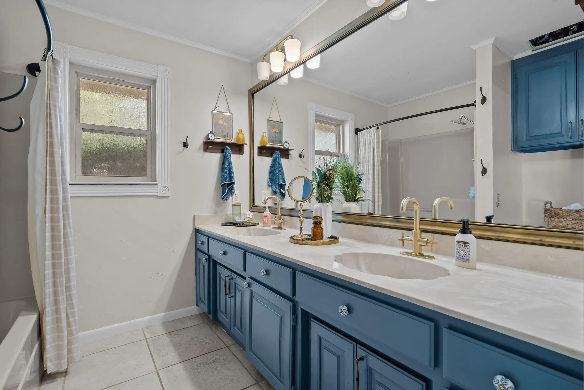 Single Family Residence For Sale in Parker County , 1910 Circleview Drive, Weatherford, Texas 76087, 3 Bedroom, 3 Bathroom, 2 Garage spaces, 1,790 Sqft, built in 1988, Price $549,000, mls#21359858, Real Estate Agent in Weatherford, Homes For Sale in Parker county, Homes For Sale in Weatherford, Realtor in Weatherford Texas, Real Estate Brokerage Independent Realty Texas, Luminita Cordes Realtor