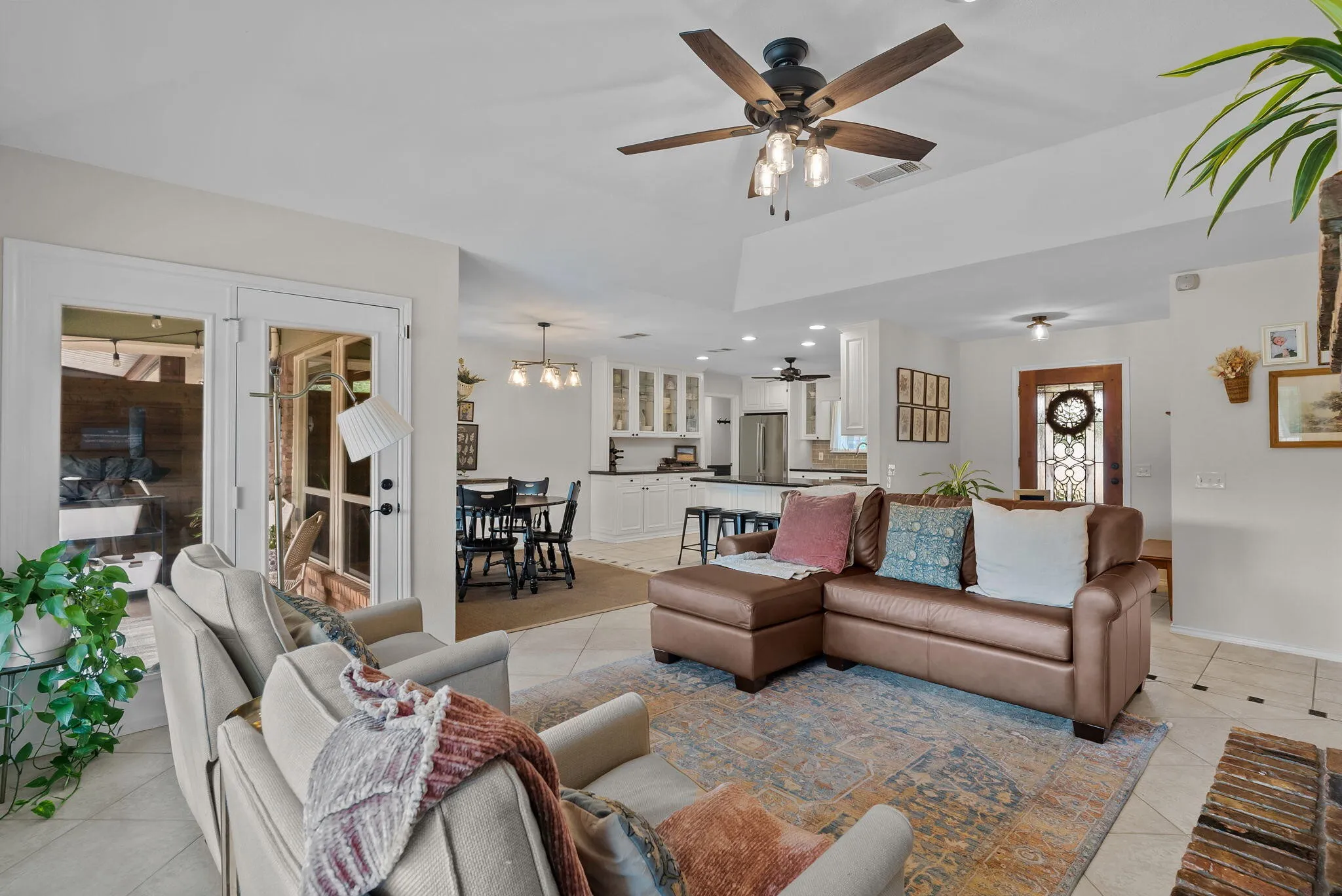 Single Family Residence For Sale in Parker County , 1910 Circleview Drive, Weatherford, Texas 76087, 3 Bedroom, 3 Bathroom, 2 Garage spaces, 1,790 Sqft, built in 1988, Price $549,000, mls#21359858, Real Estate Agent in Weatherford, Homes For Sale in Parker county, Homes For Sale in Weatherford, Realtor in Weatherford Texas, Real Estate Brokerage Independent Realty Texas, Luminita Cordes Realtor