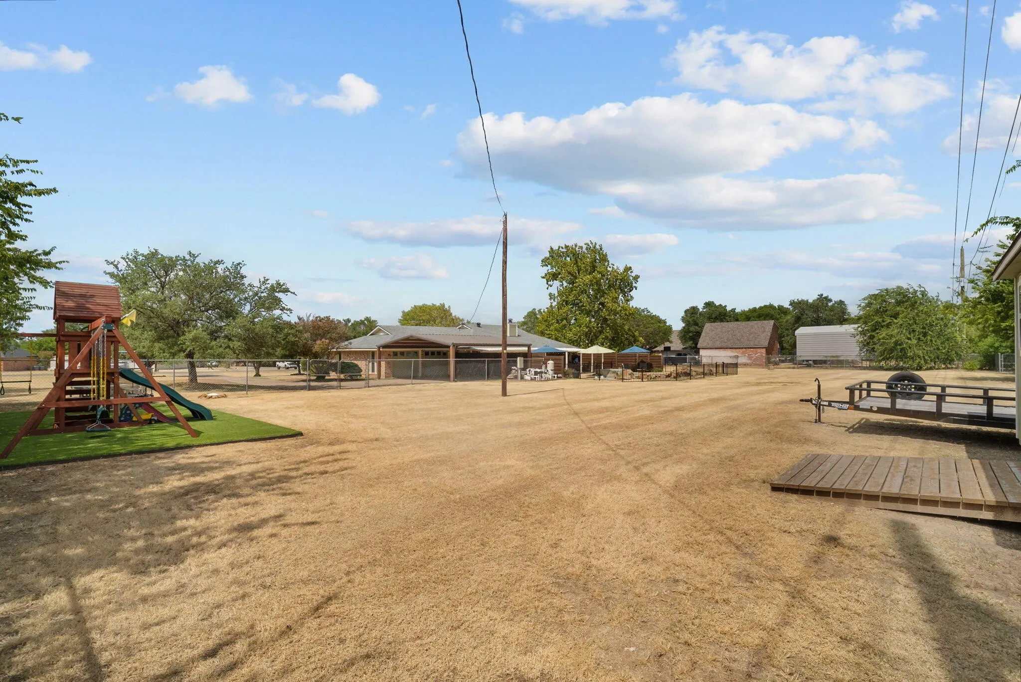 Single Family Residence For Sale in Parker County , 1910 Circleview Drive, Weatherford, Texas 76087, 3 Bedroom, 3 Bathroom, 2 Garage spaces, 1,790 Sqft, built in 1988, Price $549,000, mls#21359858, Real Estate Agent in Weatherford, Homes For Sale in Parker county, Homes For Sale in Weatherford, Realtor in Weatherford Texas, Real Estate Brokerage Independent Realty Texas, Luminita Cordes Realtor