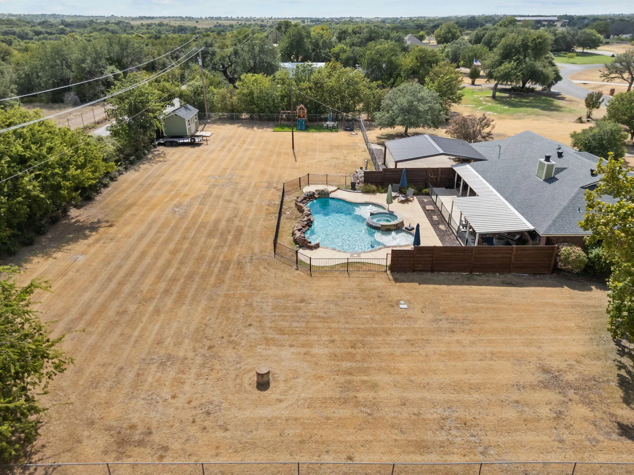 Single Family Residence For Sale in Parker County , 1910 Circleview Drive, Weatherford, Texas 76087, 3 Bedroom, 3 Bathroom, 2 Garage spaces, 1,790 Sqft, built in 1988, Price $549,000, mls#21359858, Real Estate Agent in Weatherford, Homes For Sale in Parker county, Homes For Sale in Weatherford, Realtor in Weatherford Texas, Real Estate Brokerage Independent Realty Texas, Luminita Cordes Realtor