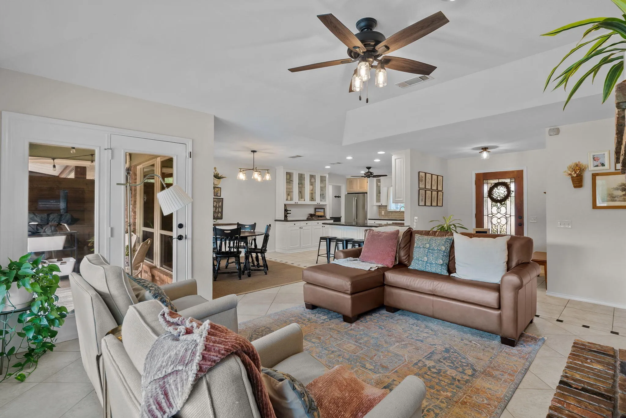 Single Family Residence For Sale in Parker County , 1910 Circleview Drive, Weatherford, Texas 76087, 3 Bedroom, 3 Bathroom, 2 Garage spaces, 1,790 Sqft, built in 1988, Price $549,000, mls#21359858, Real Estate Agent in Weatherford, Homes For Sale in Parker county, Homes For Sale in Weatherford, Realtor in Weatherford Texas, Real Estate Brokerage Independent Realty Texas, Luminita Cordes Realtor