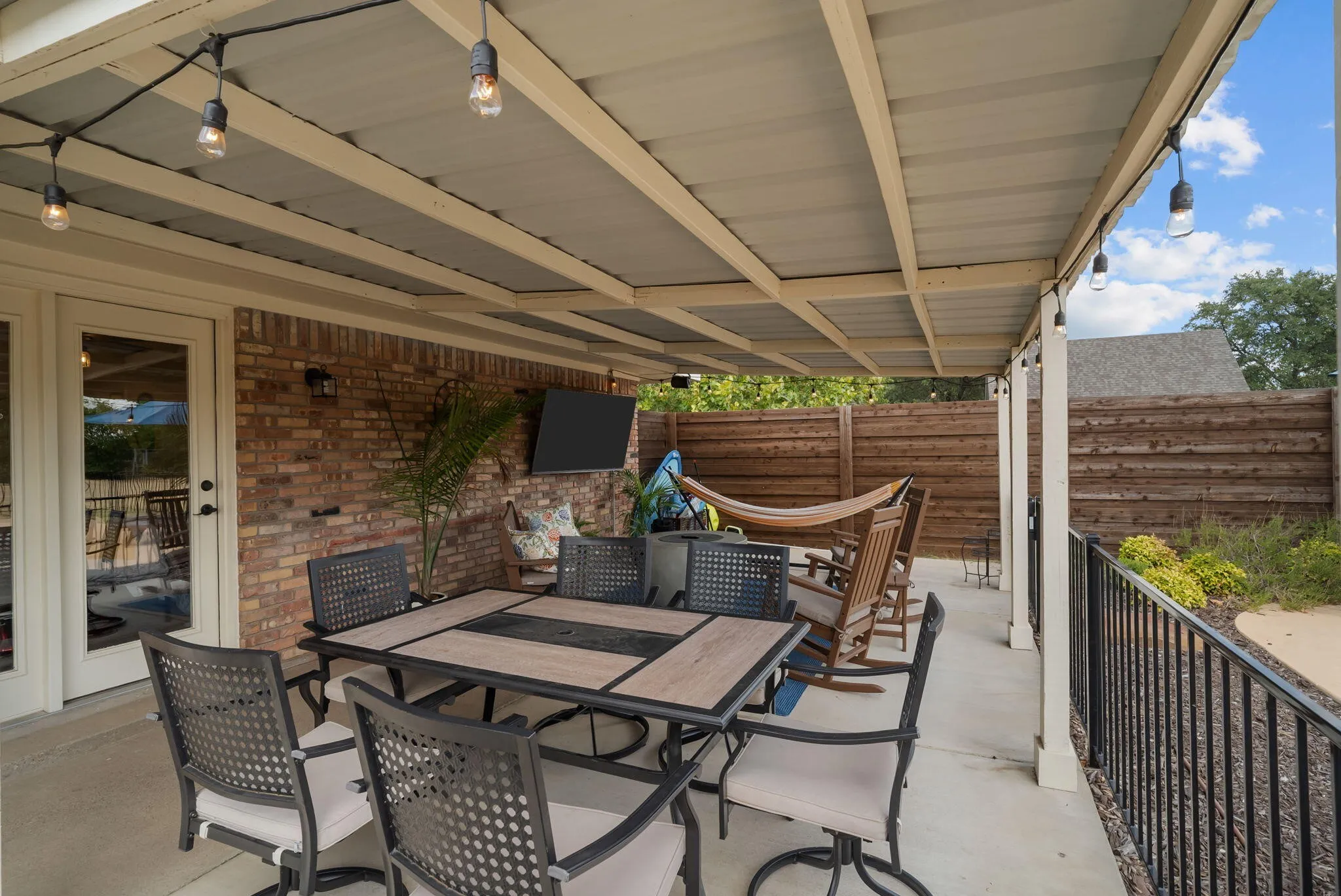 Single Family Residence For Sale in Parker County , 1910 Circleview Drive, Weatherford, Texas 76087, 3 Bedroom, 3 Bathroom, 2 Garage spaces, 1,790 Sqft, built in 1988, Price $549,000, mls#21359858, Real Estate Agent in Weatherford, Homes For Sale in Parker county, Homes For Sale in Weatherford, Realtor in Weatherford Texas, Real Estate Brokerage Independent Realty Texas, Luminita Cordes Realtor