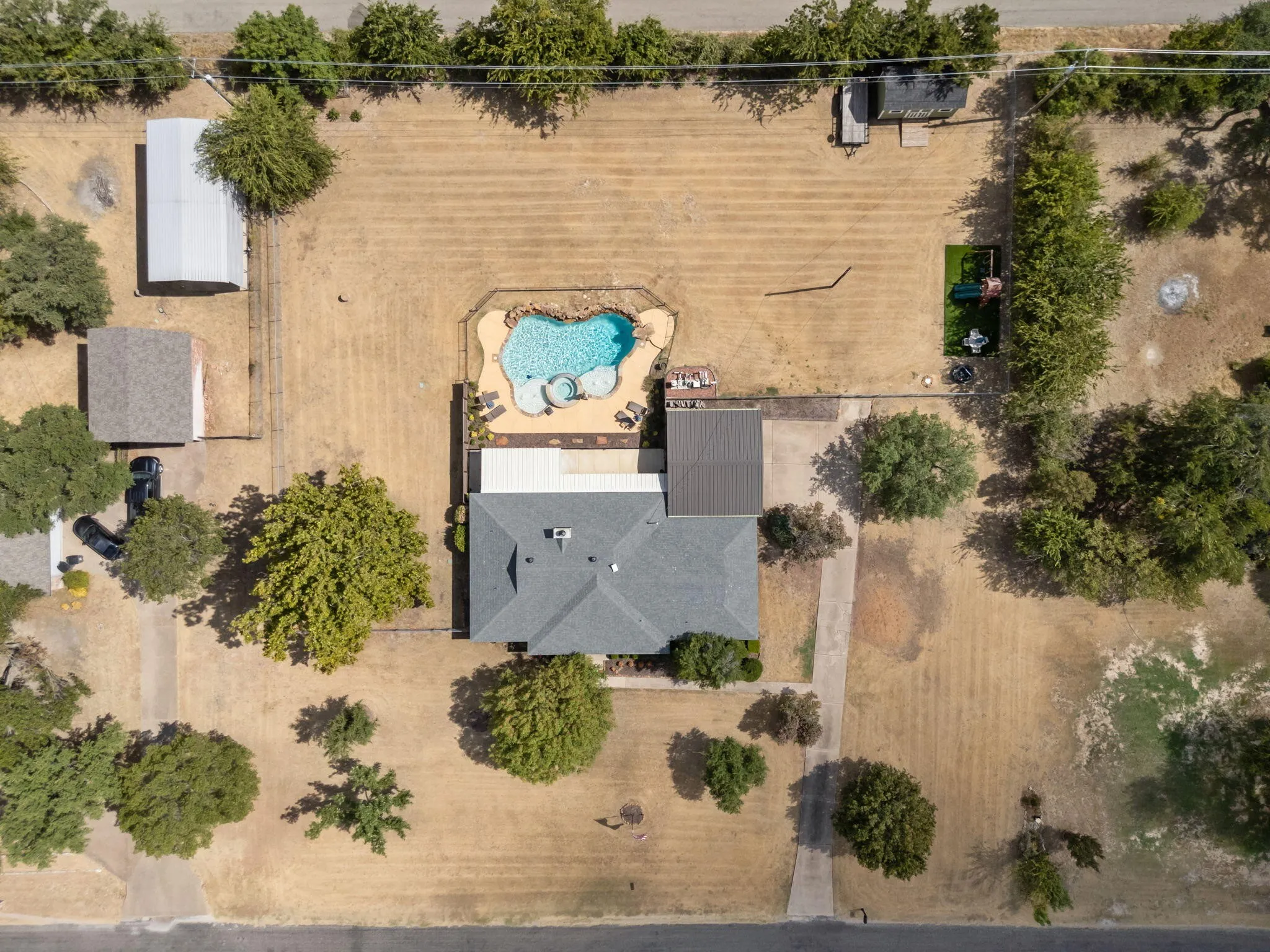 Single Family Residence For Sale in Parker County , 1910 Circleview Drive, Weatherford, Texas 76087, 3 Bedroom, 3 Bathroom, 2 Garage spaces, 1,790 Sqft, built in 1988, Price $549,000, mls#21359858, Real Estate Agent in Weatherford, Homes For Sale in Parker county, Homes For Sale in Weatherford, Realtor in Weatherford Texas, Real Estate Brokerage Independent Realty Texas, Luminita Cordes Realtor