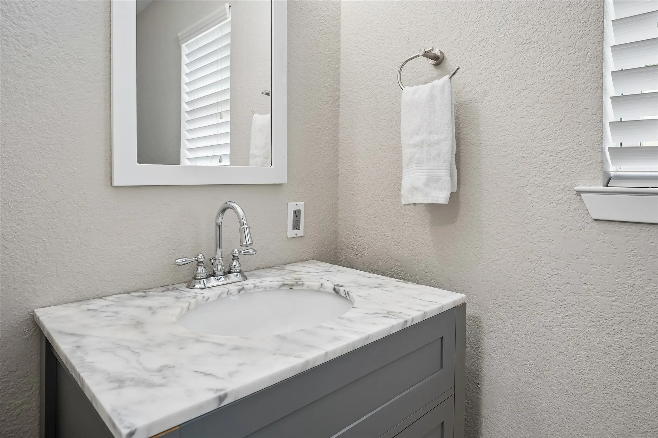 Single Family Residence For Sale in Dallas County , 9614 Brentgate Drive, Dallas, Texas 75238, 4 Bedroom, 4 Bathroom, 2 Garage spaces, 3,165 Sqft, built in 1964, mls#21358946, Real Estate Agent in Dallas, Homes For Sale in Dallas county, Homes For Sale in Dallas, Realtor in Dallas Texas, Real Estate Brokerage Independent Realty Texas, Luminita Cordes Realtor