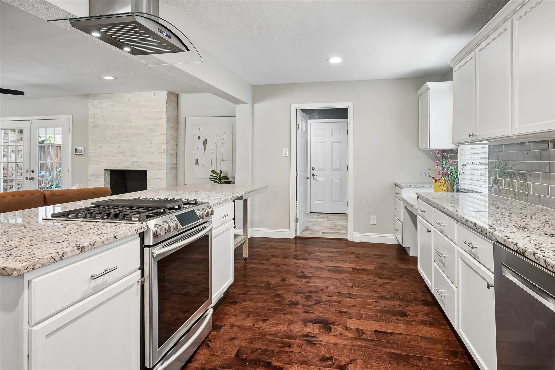 Single Family Residence For Sale in Dallas County , 9614 Brentgate Drive, Dallas, Texas 75238, 4 Bedroom, 4 Bathroom, 2 Garage spaces, 3,165 Sqft, built in 1964, mls#21358946, Real Estate Agent in Dallas, Homes For Sale in Dallas county, Homes For Sale in Dallas, Realtor in Dallas Texas, Real Estate Brokerage Independent Realty Texas, Luminita Cordes Realtor