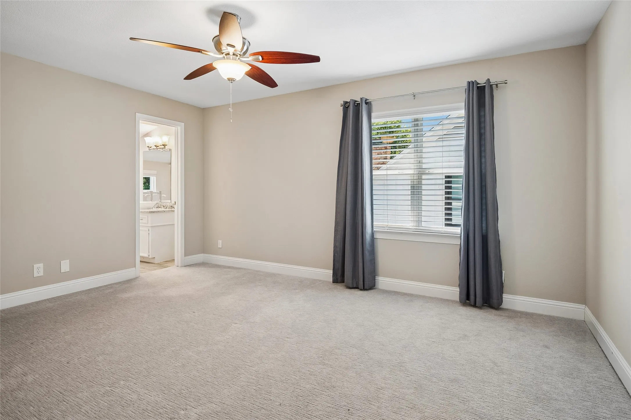 Single Family Residence For Sale in Dallas County , 9614 Brentgate Drive, Dallas, Texas 75238, 4 Bedroom, 4 Bathroom, 2 Garage spaces, 3,165 Sqft, built in 1964, mls#21358946, Real Estate Agent in Dallas, Homes For Sale in Dallas county, Homes For Sale in Dallas, Realtor in Dallas Texas, Real Estate Brokerage Independent Realty Texas, Luminita Cordes Realtor