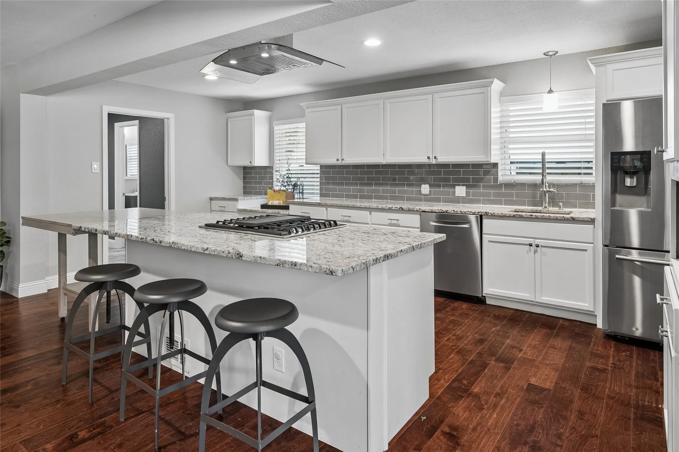 Single Family Residence For Sale in Dallas County , 9614 Brentgate Drive, Dallas, Texas 75238, 4 Bedroom, 4 Bathroom, 2 Garage spaces, 3,165 Sqft, built in 1964, mls#21358946, Real Estate Agent in Dallas, Homes For Sale in Dallas county, Homes For Sale in Dallas, Realtor in Dallas Texas, Real Estate Brokerage Independent Realty Texas, Luminita Cordes Realtor
