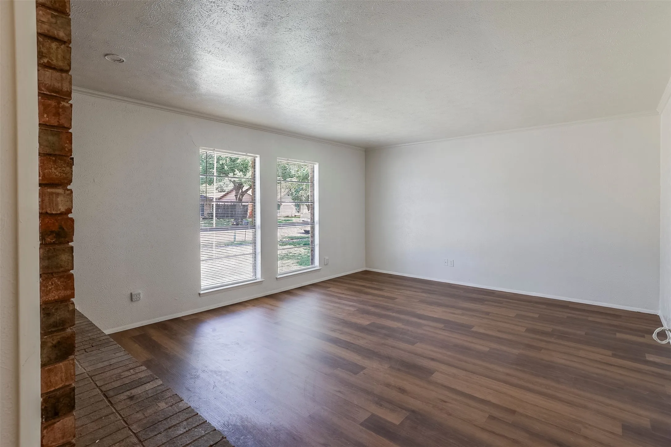Single Family Residence For Sale in Dallas County , 2617 Roman Way, Garland, Texas 75040, 3 Bedroom, 2 Bathroom, 2 Garage spaces, 1,633 Sqft, built in 1977, mls#21358829, Real Estate Agent in Garland, Homes For Sale in Dallas county, Homes For Sale in Garland, Realtor in Garland Texas, Real Estate Brokerage Independent Realty Texas, Luminita Cordes Realtor