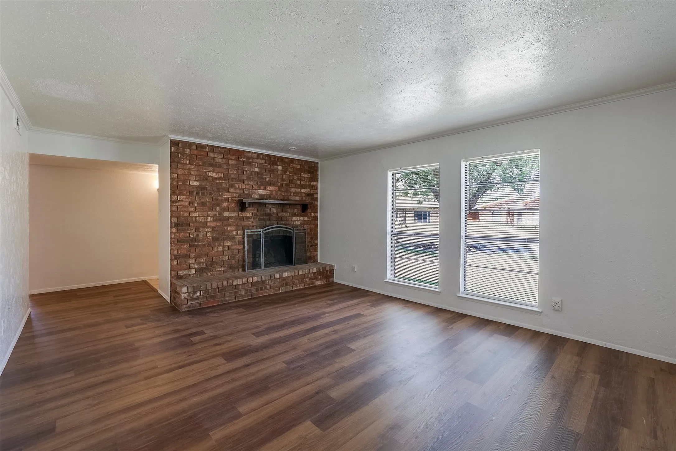 Single Family Residence For Sale in Dallas County , 2617 Roman Way, Garland, Texas 75040, 3 Bedroom, 2 Bathroom, 2 Garage spaces, 1,633 Sqft, built in 1977, mls#21358829, Real Estate Agent in Garland, Homes For Sale in Dallas county, Homes For Sale in Garland, Realtor in Garland Texas, Real Estate Brokerage Independent Realty Texas, Luminita Cordes Realtor