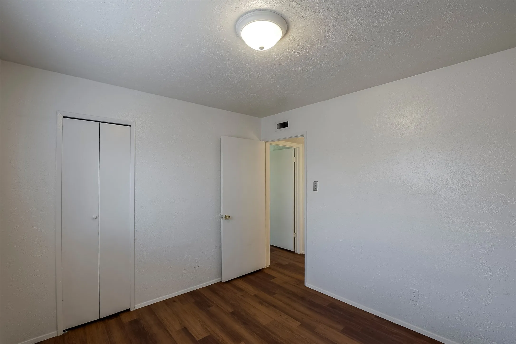 Single Family Residence For Sale in Dallas County , 2617 Roman Way, Garland, Texas 75040, 3 Bedroom, 2 Bathroom, 2 Garage spaces, 1,633 Sqft, built in 1977, mls#21358829, Real Estate Agent in Garland, Homes For Sale in Dallas county, Homes For Sale in Garland, Realtor in Garland Texas, Real Estate Brokerage Independent Realty Texas, Luminita Cordes Realtor
