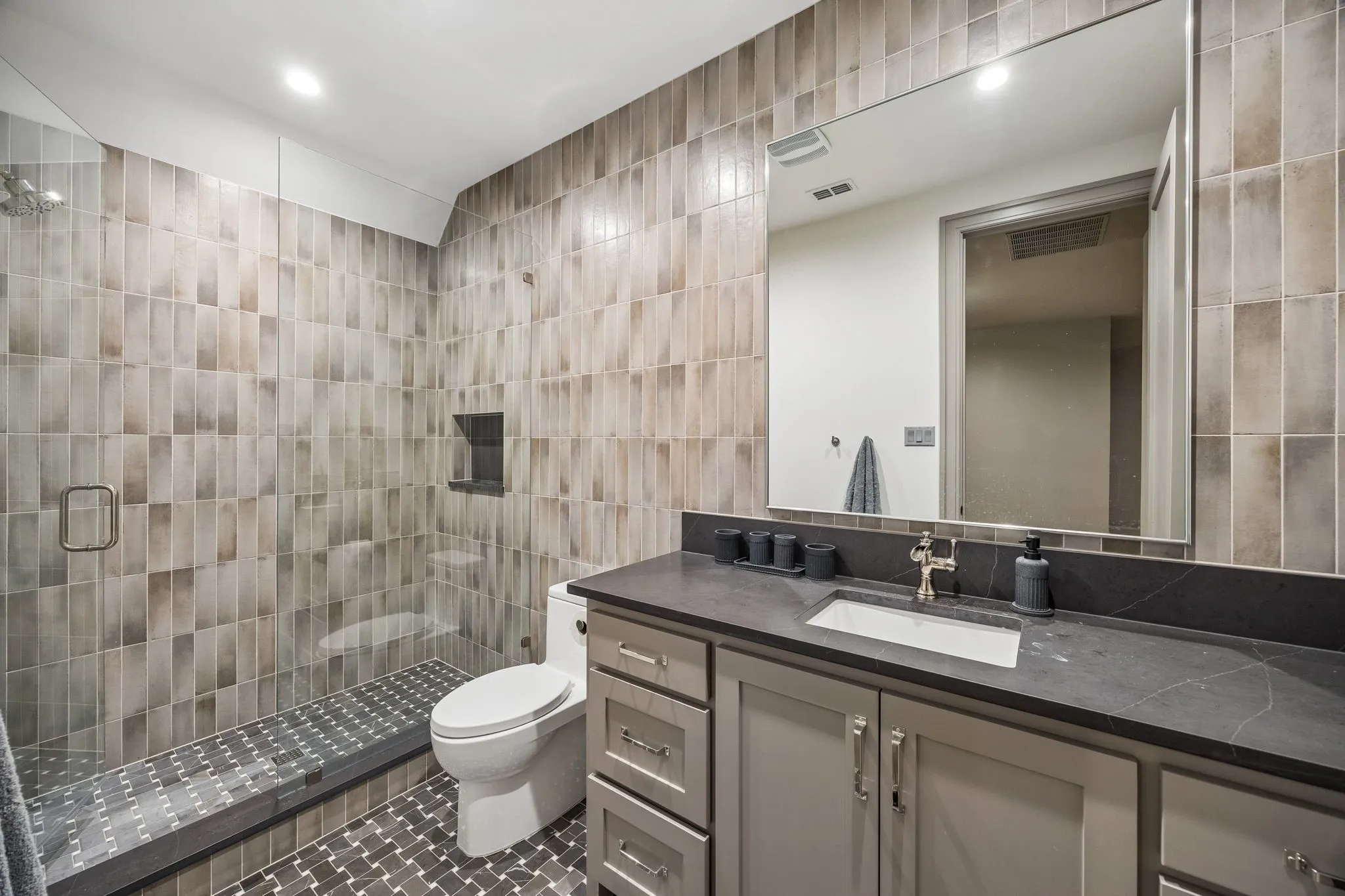 Single Family Residence For Sale in Collin County , 122 Ford Court, Weston, Texas 75009, 5 Bedroom, 6 Bathroom, 4 Garage spaces, 5,866 Sqft, built in 2024, mls#21359465, Real Estate Agent in Weston, Homes For Sale in Collin county, Homes For Sale in Weston, Realtor in Weston Texas, Real Estate Brokerage Independent Realty Texas, Luminita Cordes Realtor