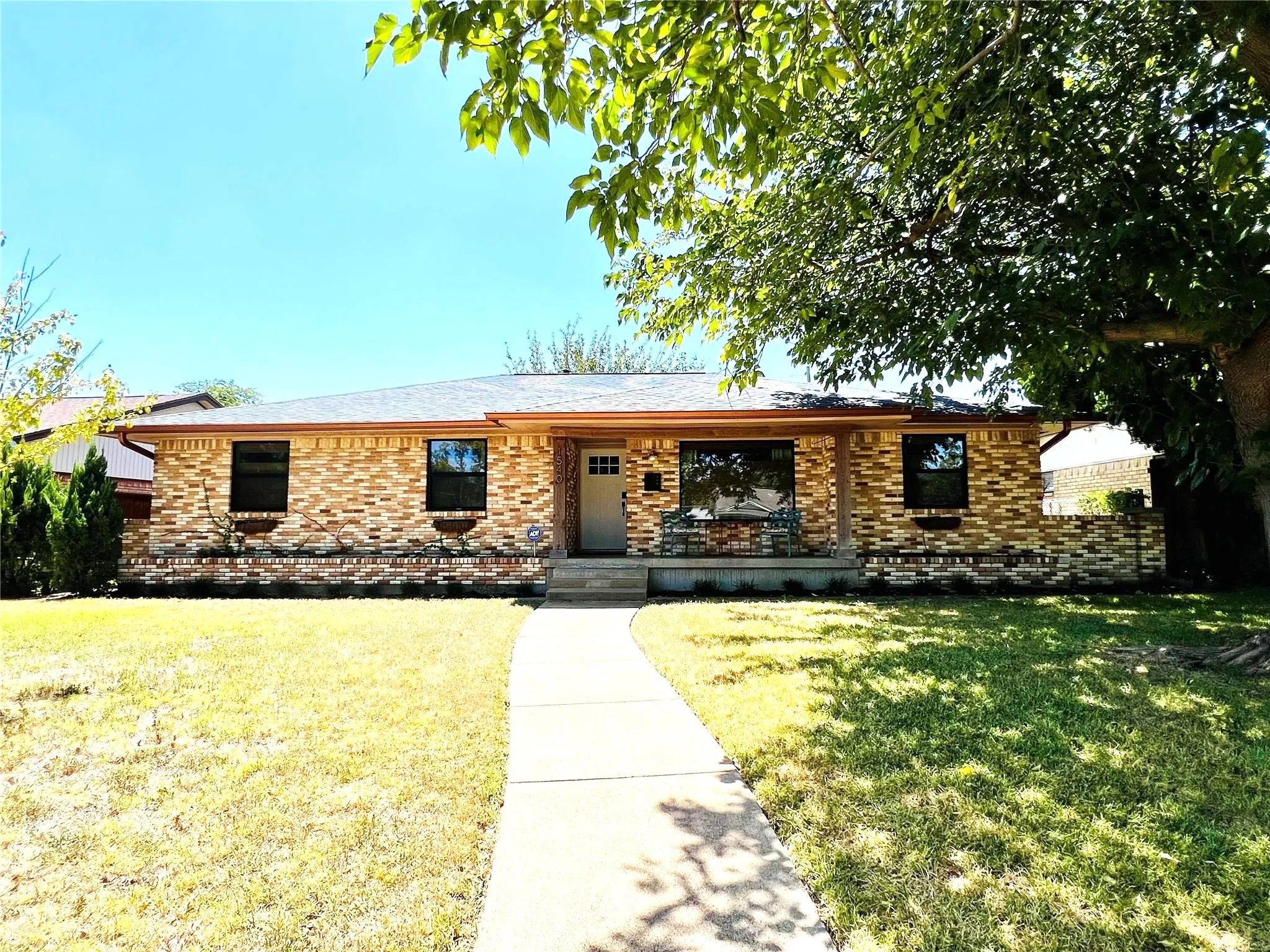 Single Family Residence For Sale in Dallas County , 1540 Brook Valley Lane, Dallas, Texas 75232, 3 Bedroom, 2 Bathroom, 2 Garage spaces, 1,819 Sqft, built in 1966, mls#21357836, Real Estate Agent in Dallas, Homes For Sale in Dallas county, Homes For Sale in Dallas, Realtor in Dallas Texas, Real Estate Brokerage Independent Realty Texas, Luminita Cordes Realtor